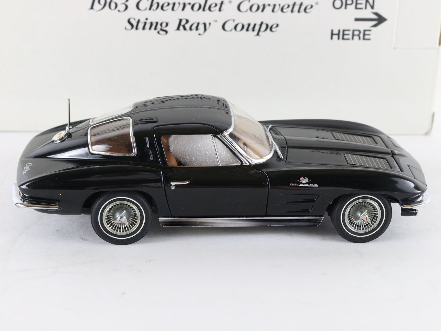 1963 Chevy Corvette Sting Ray Coupe Black Danbury Mint 1:24 Diecast Model