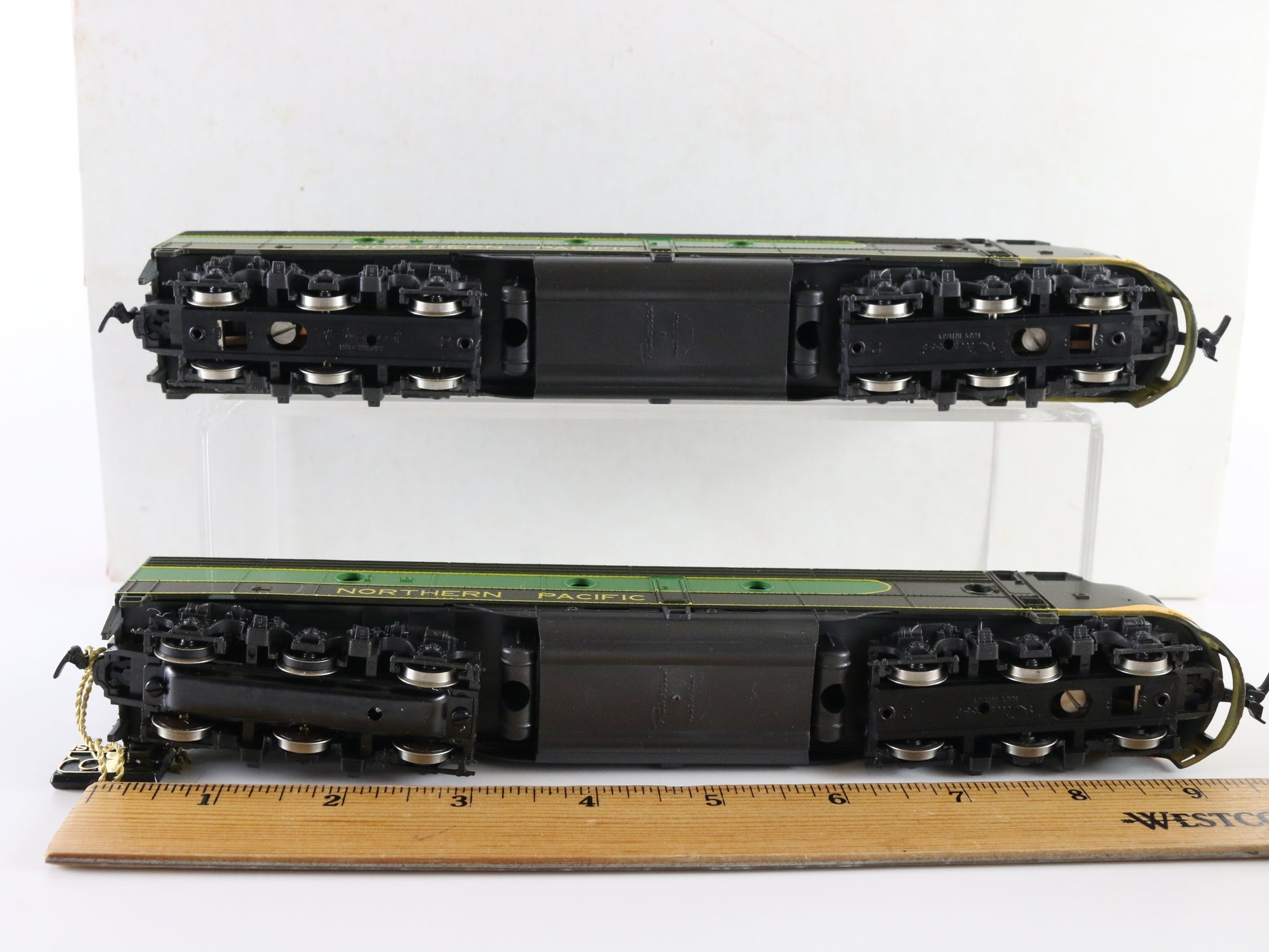 Rivarossi HO Northern Pacific EMD E8 Diesel Locomotives Set of 2