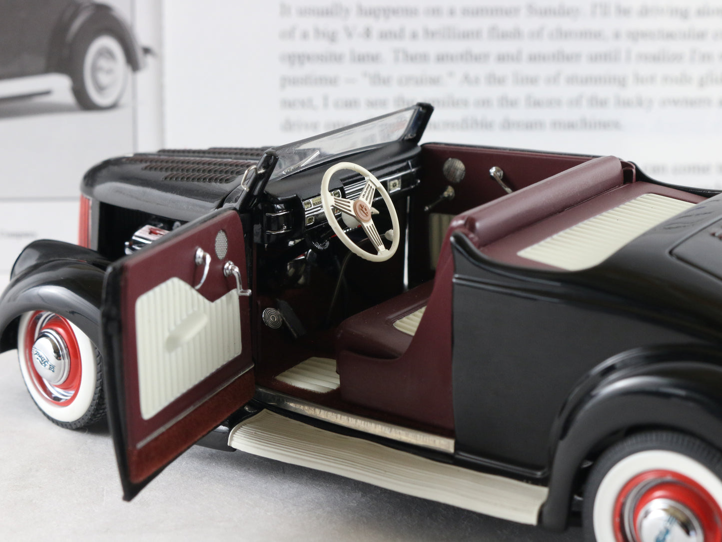 1936 Ford Hot Rod Deluxe Cabriolet Convertible Danbury Mint 1:24 Model Car