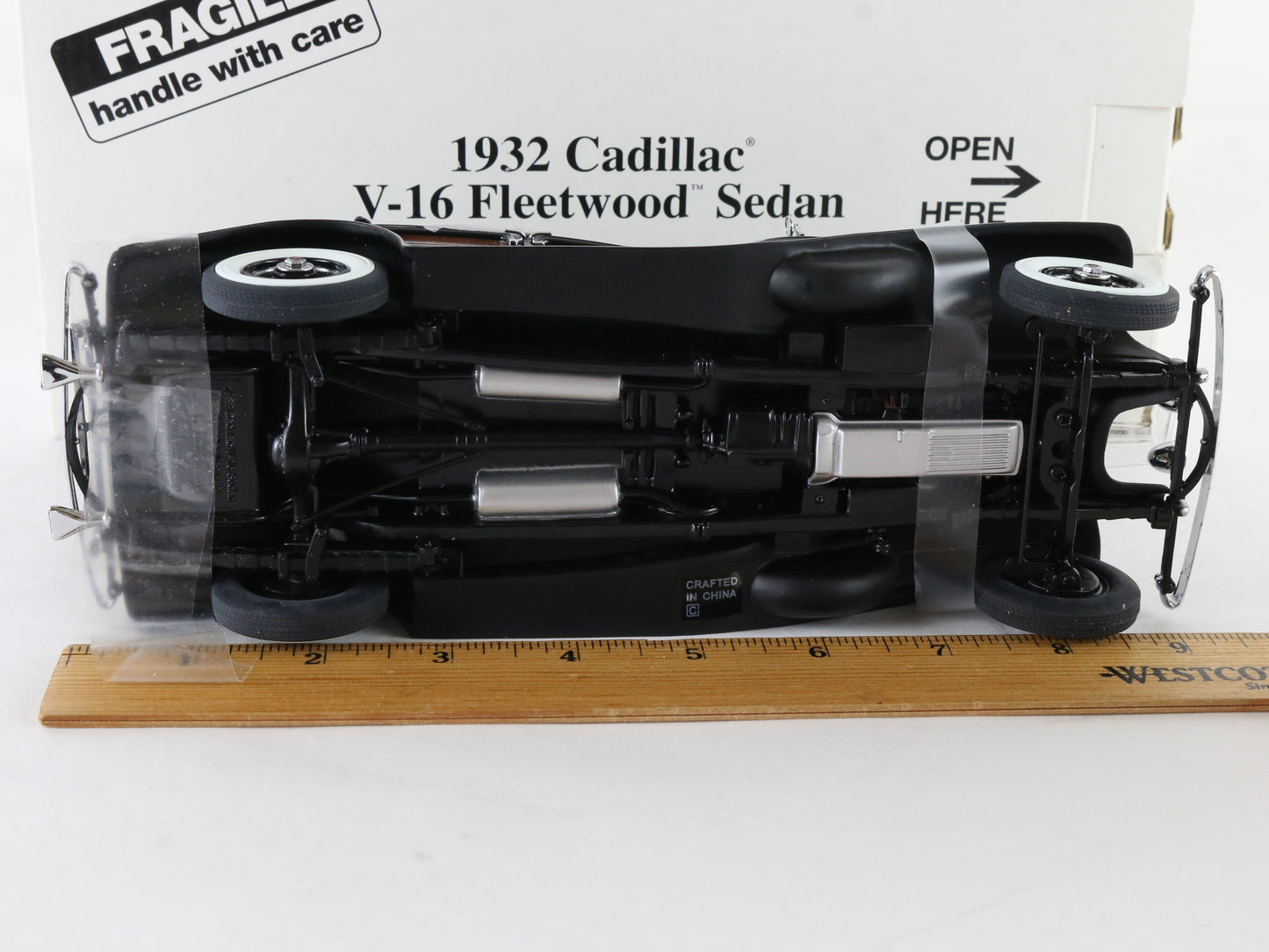 1932 Cadillac V-16 Fleetwood Sedan Black Danbury Mint 1:24 Diecast Model Car