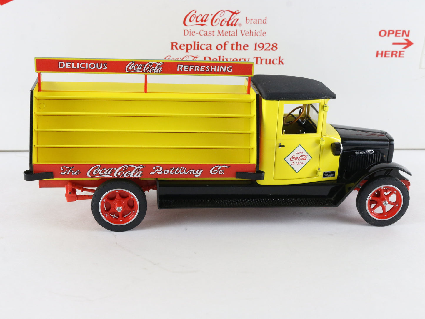 1928 International SL-36 Coca Cola Delivery Truck Yellow Danbury 1:24 Diecast