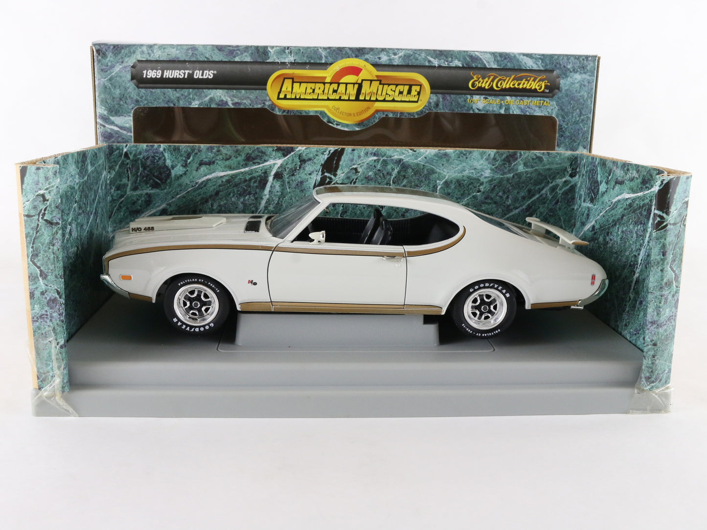 1969 Hurst Olds H/O 455 White Gold American Muscle ERTL 1:18 7260 Model Car