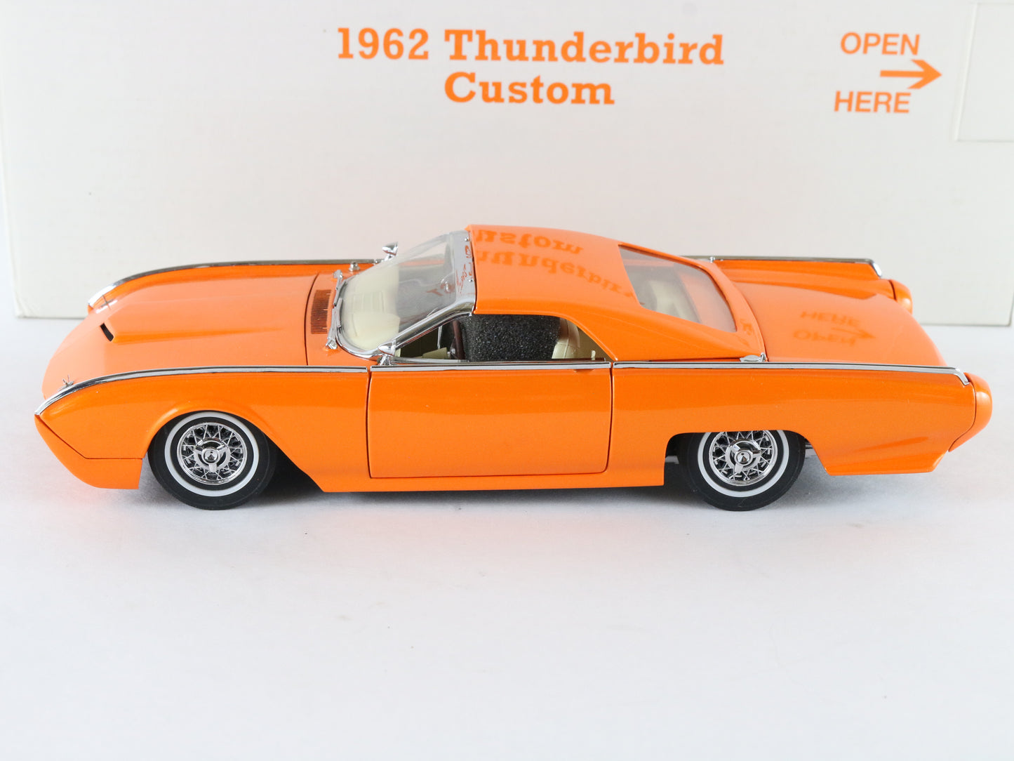 1962 Thunderbird Custom Orange Convertible Danbury Mint 1:24 Diecast Model Car