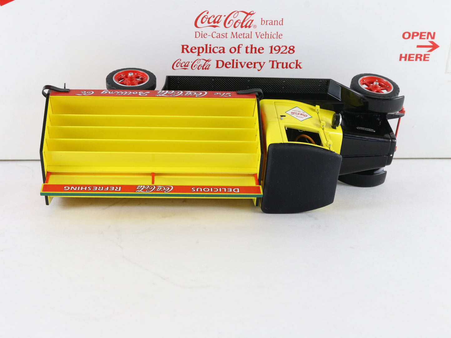 1928 International SL-36 Coca Cola Delivery Truck Yellow Danbury 1:24 Diecast