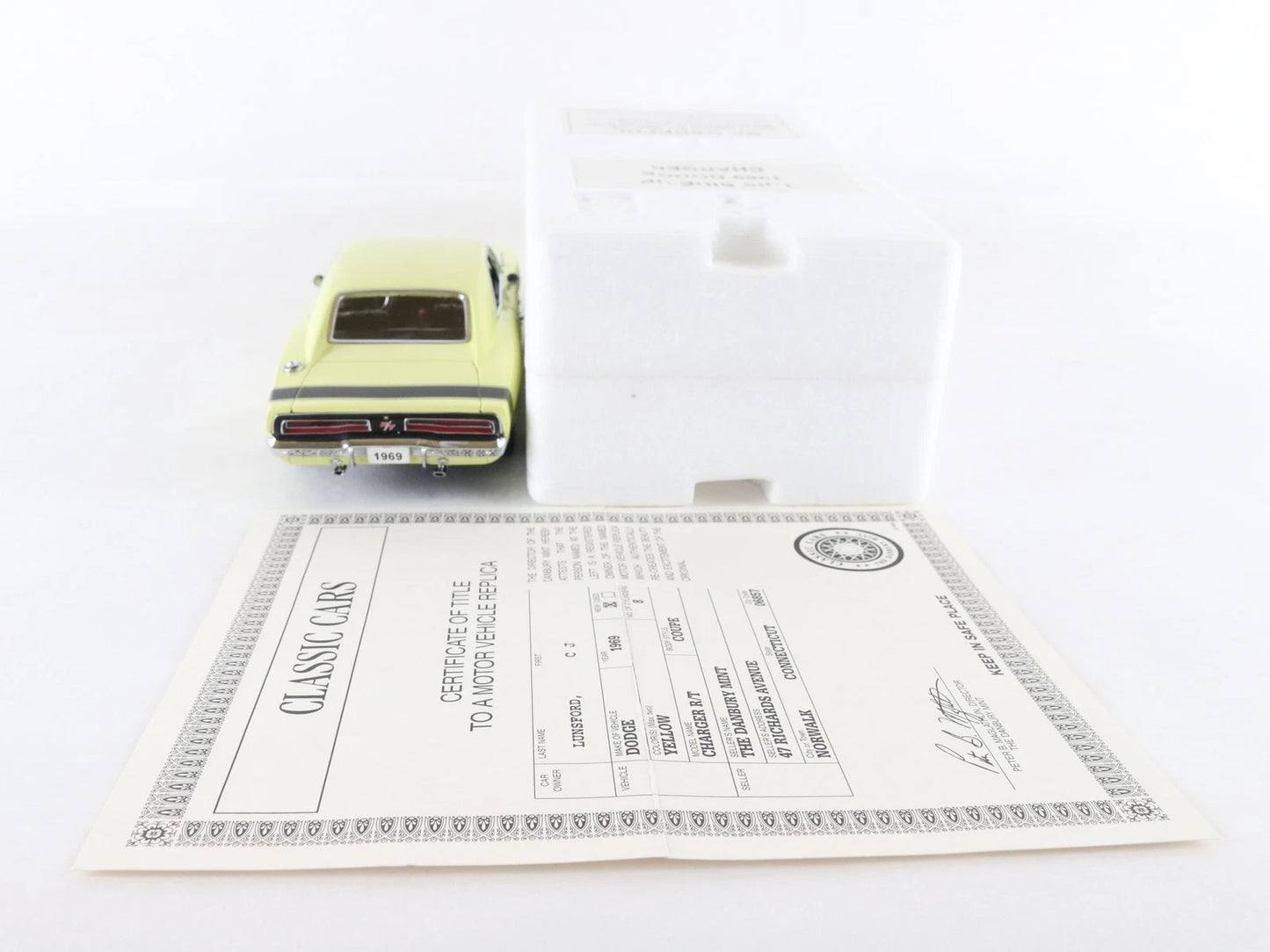1969 Dodge Charger R/T Coupe Yellow Black Danbury Mint 1:24 Diecast Model