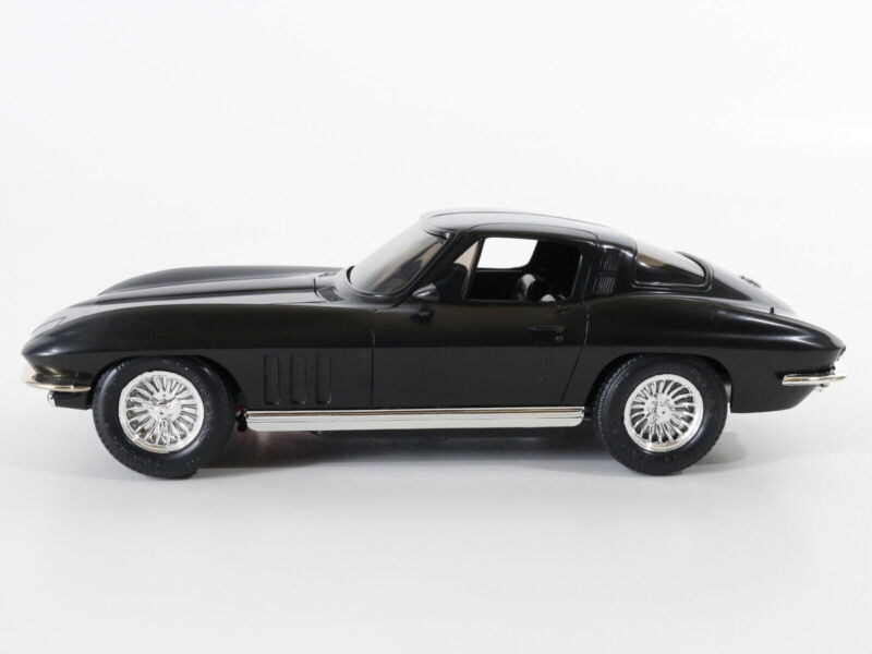 Black Chevrolet Corvette Rat Street Machine Monogram 1:24 Built Model Kit