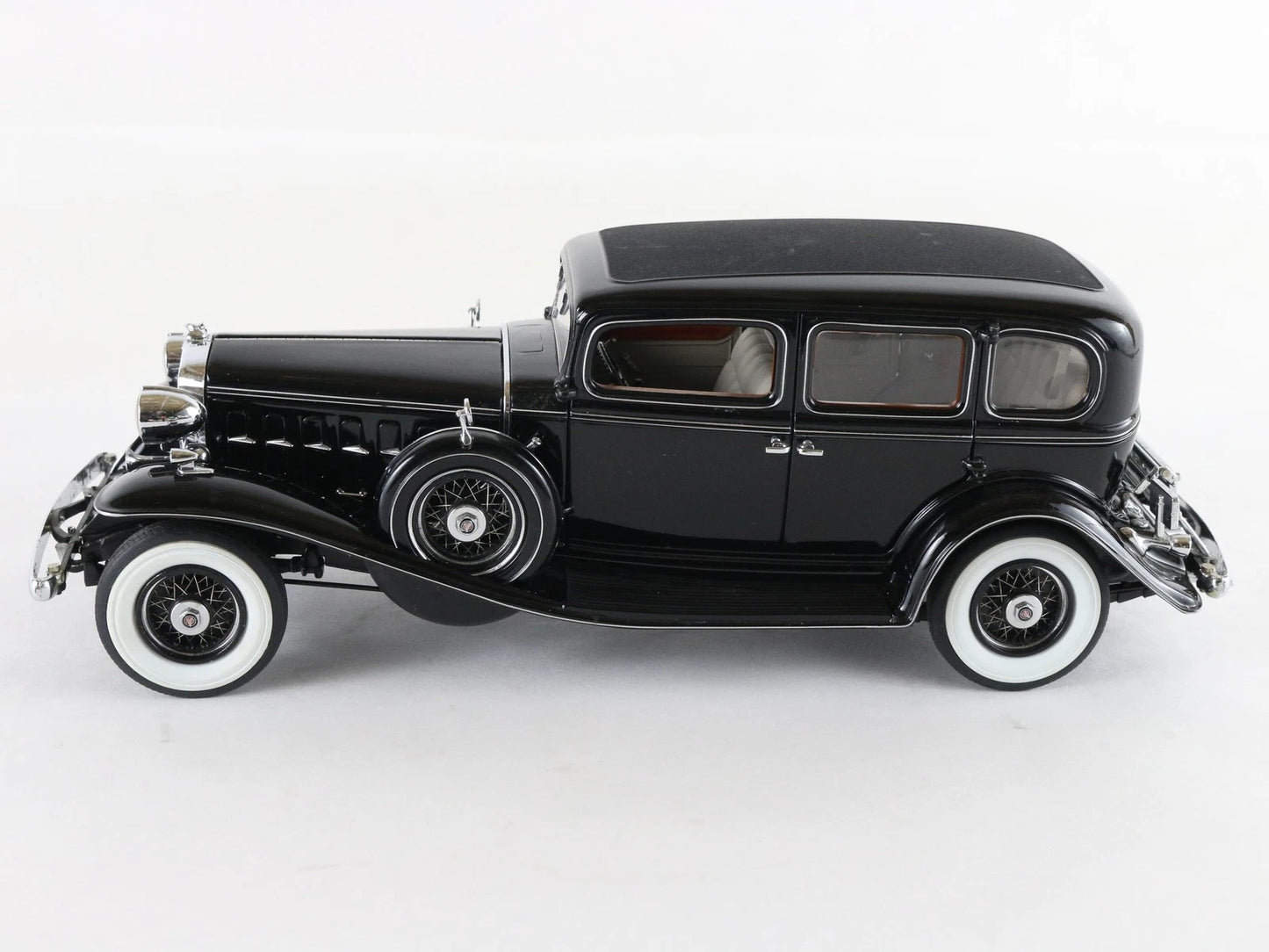1932 Cadillac V-16 Sedan Black Danbury Mint 1:24 Diecast Model Car