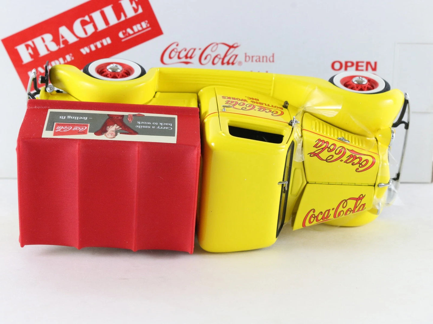 1935 Coca Cola Ford Delivery Truck Yellow Red Danbury Mint 1:24 Diecast Model