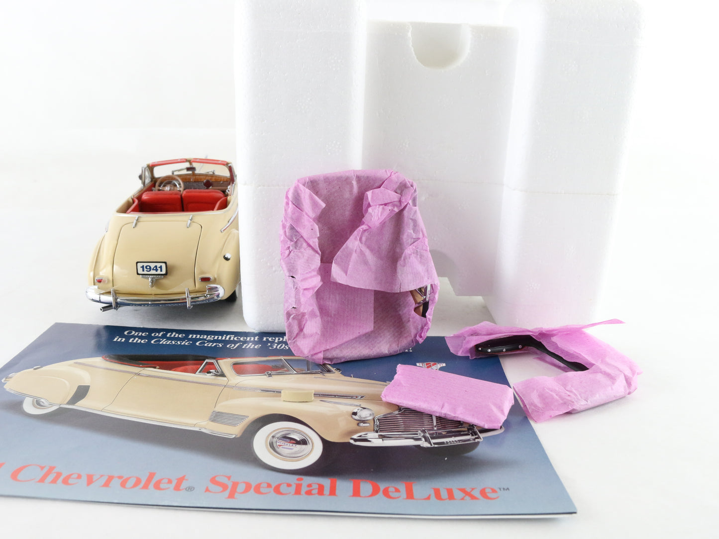 1941 Chevrolet Special Deluxe Convertible Tan Red Danbury Mint 1:24 Diecast