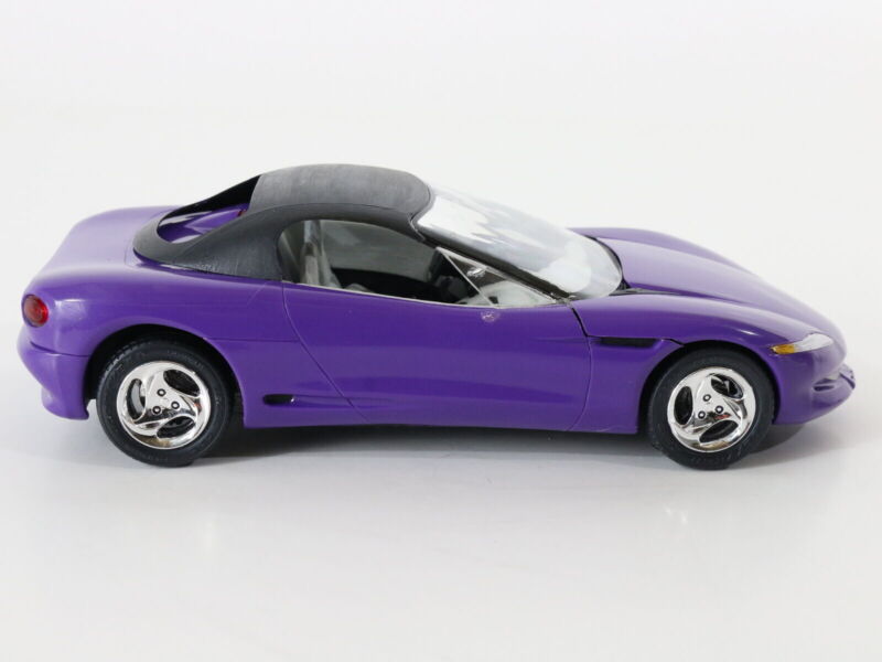 Chevrolet Corvette Sting Ray III Convertible Purple & Black Revell Monogram 1:25