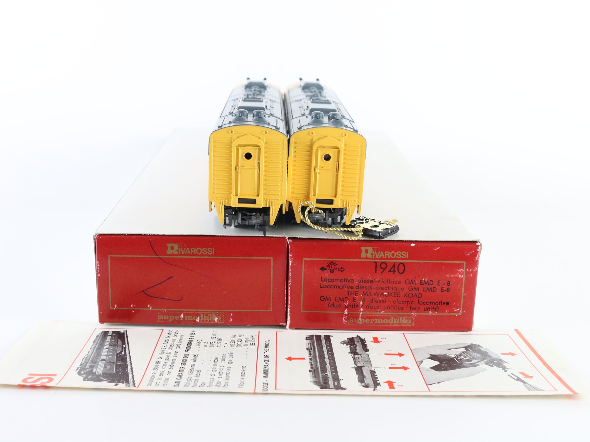 Rivarossi HO Milwaukee Road 32 EMD E8 Diesel Locomotives AA Set