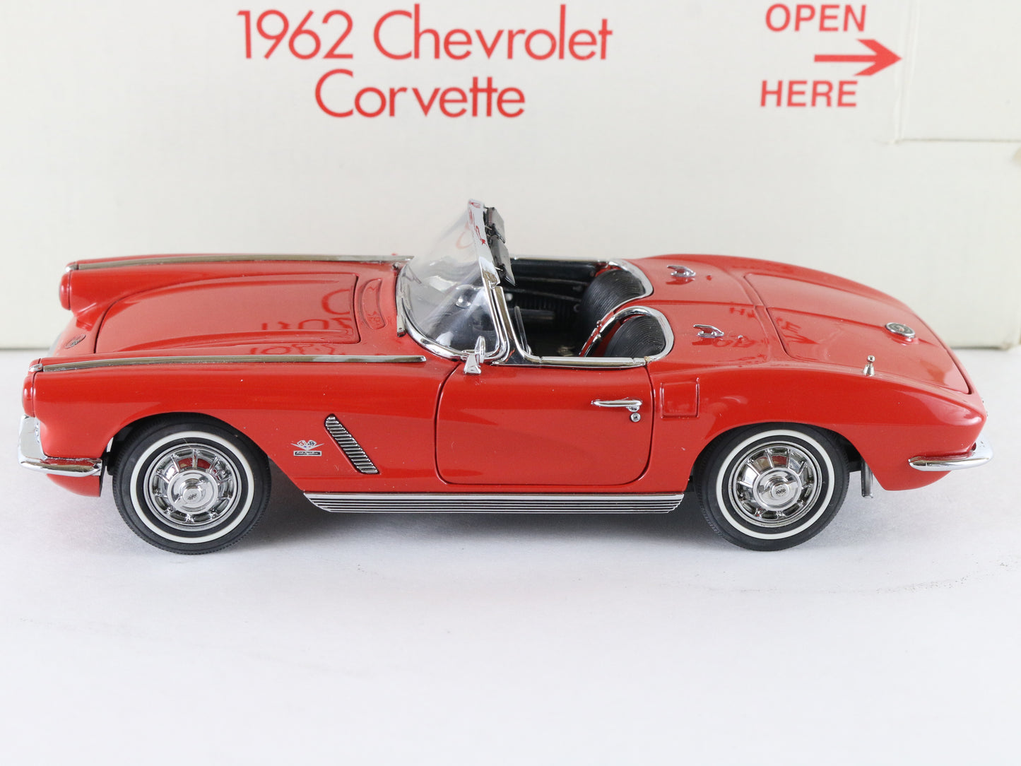 1962 Chevy Corvette Convertible Roman Red Danbury Mint 1:24 Diecast Model