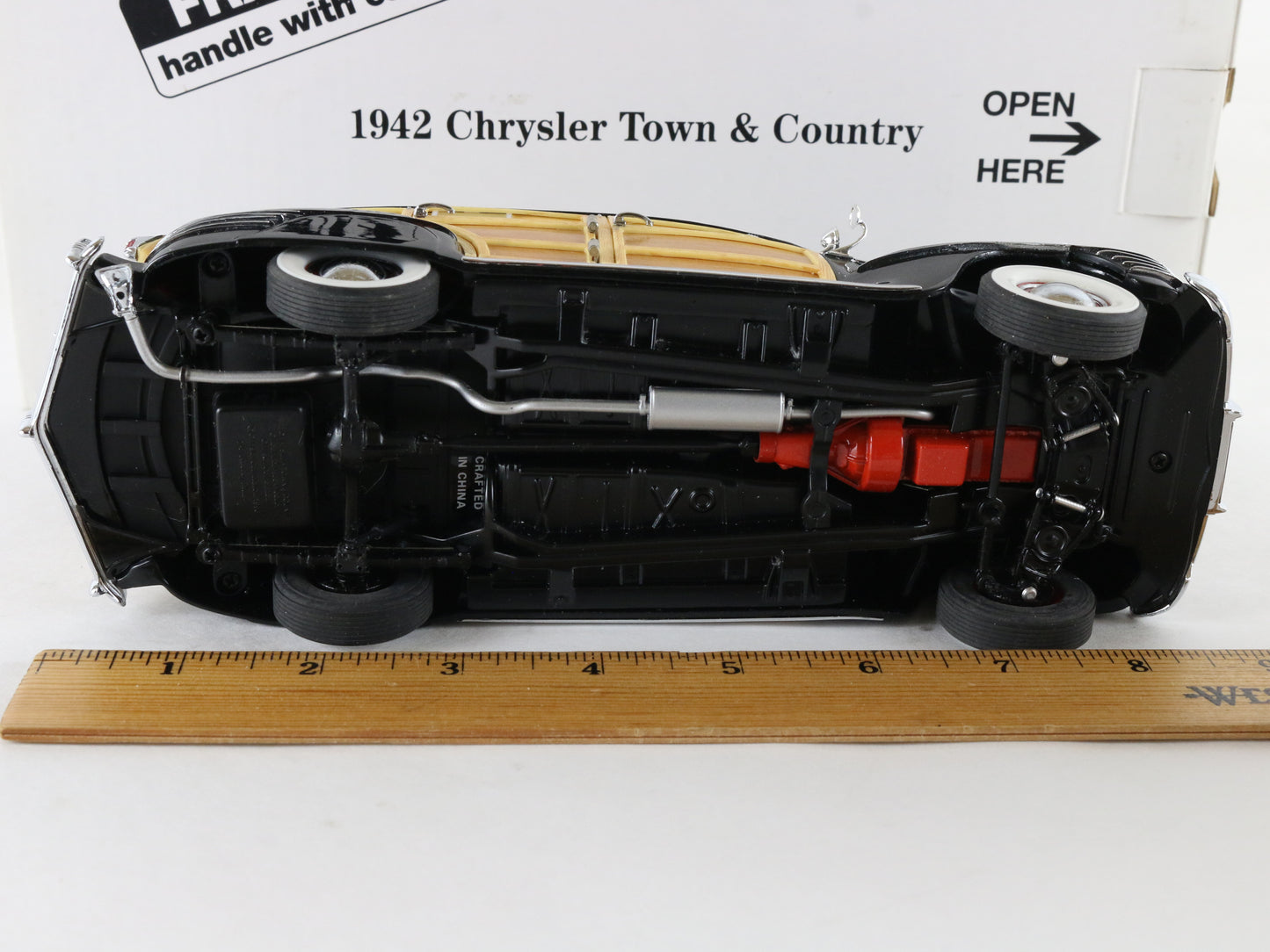 1942 Chrysler Town & Country Black Wood Panel Danbury Mint 1:24 Diecast Model