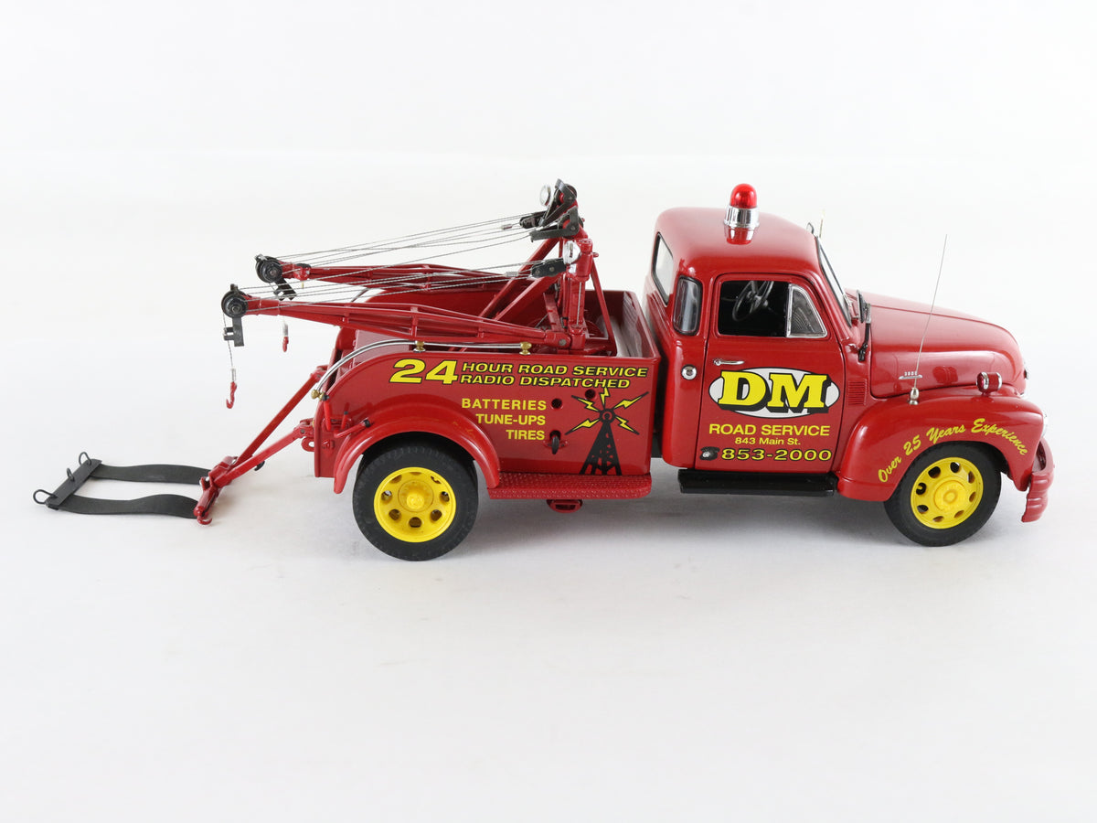 1953 Chevy Wrecker DM Road Service Tow Truck Red Danbury Mint 1:24 Diecast Model