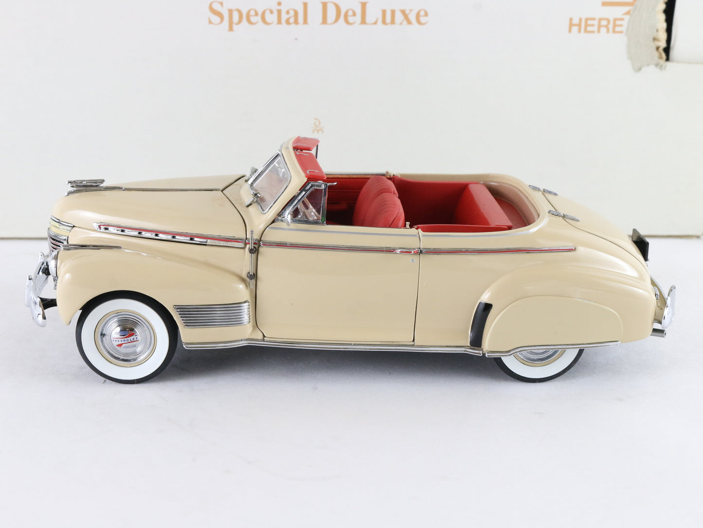 1941 Chevrolet Special Deluxe Tan Red Convertible Danbury Mint 1:24 Diecast