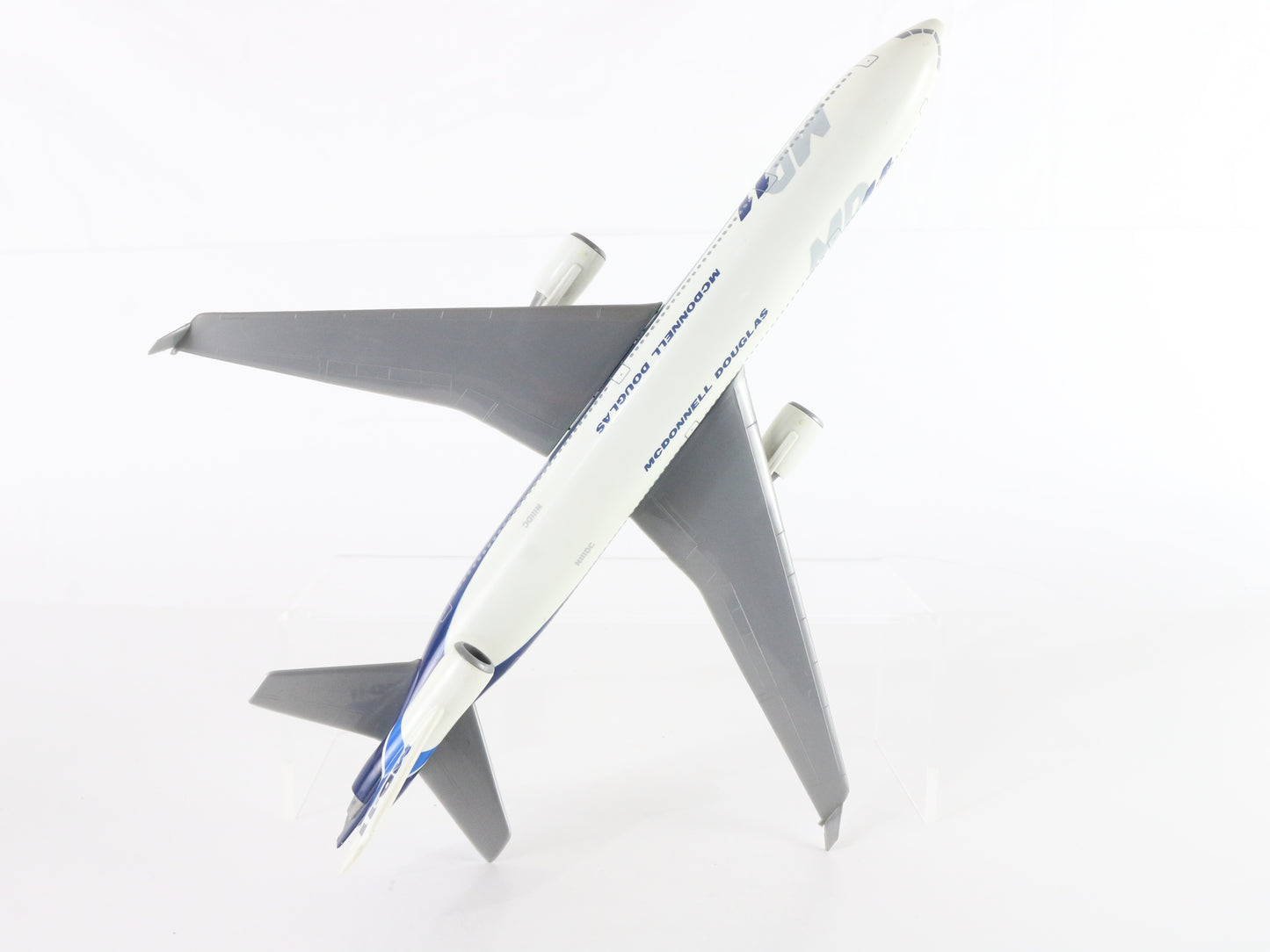 Md-11 Mcdonnell Douglas Commercial Jet Airplane Plastic 12.25"