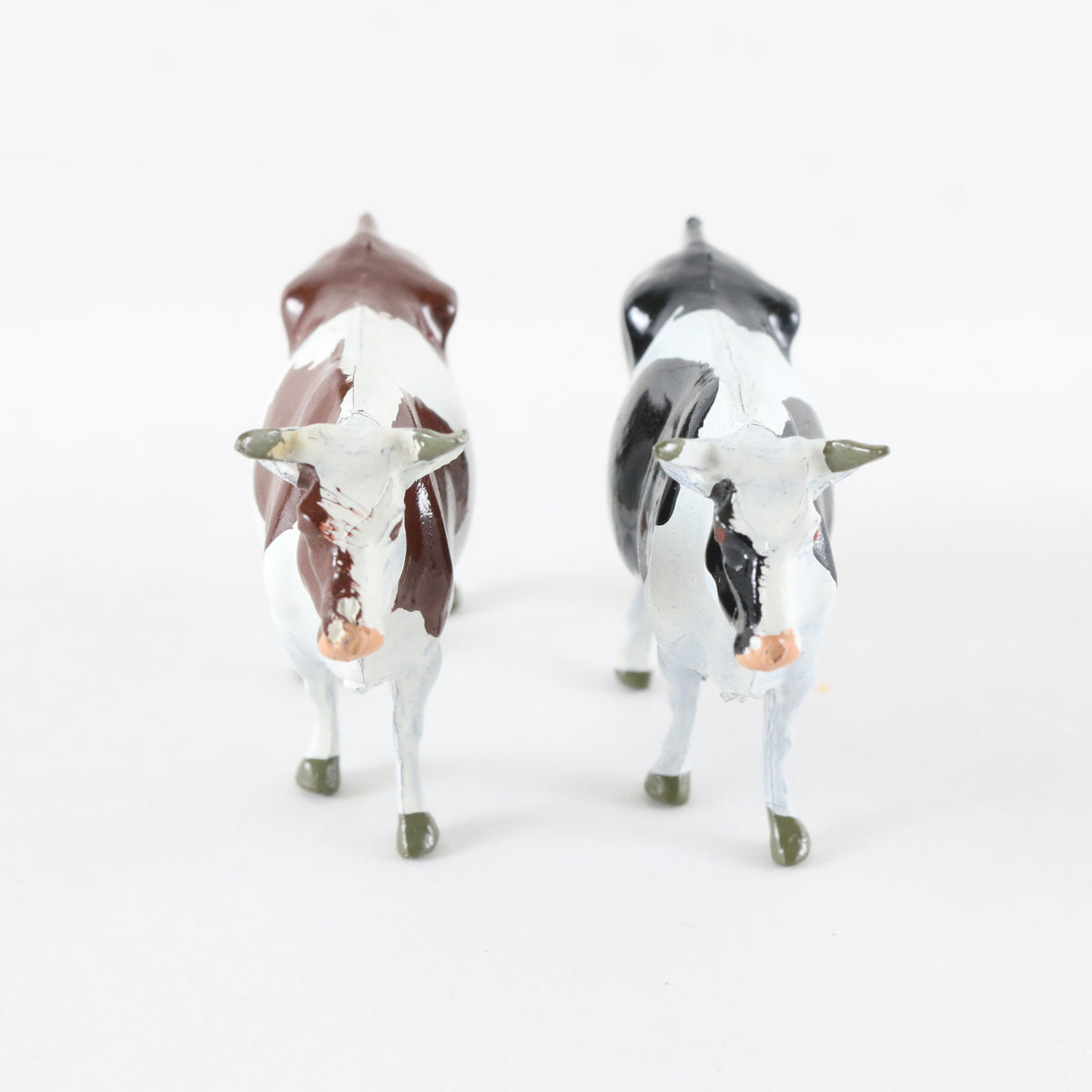 Lot Of 2 Friesian & Guernsey Cows Britains 54mm Metal Figures