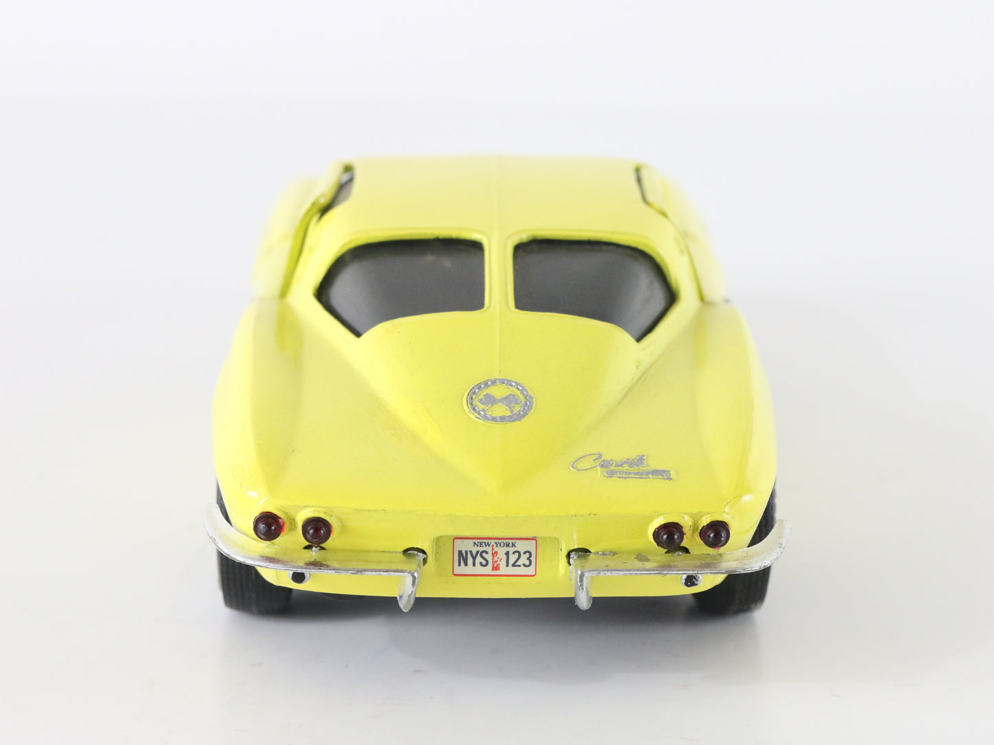 Corvette Stingray Yellow Ertl 1:24 Metal Model Car 1172w