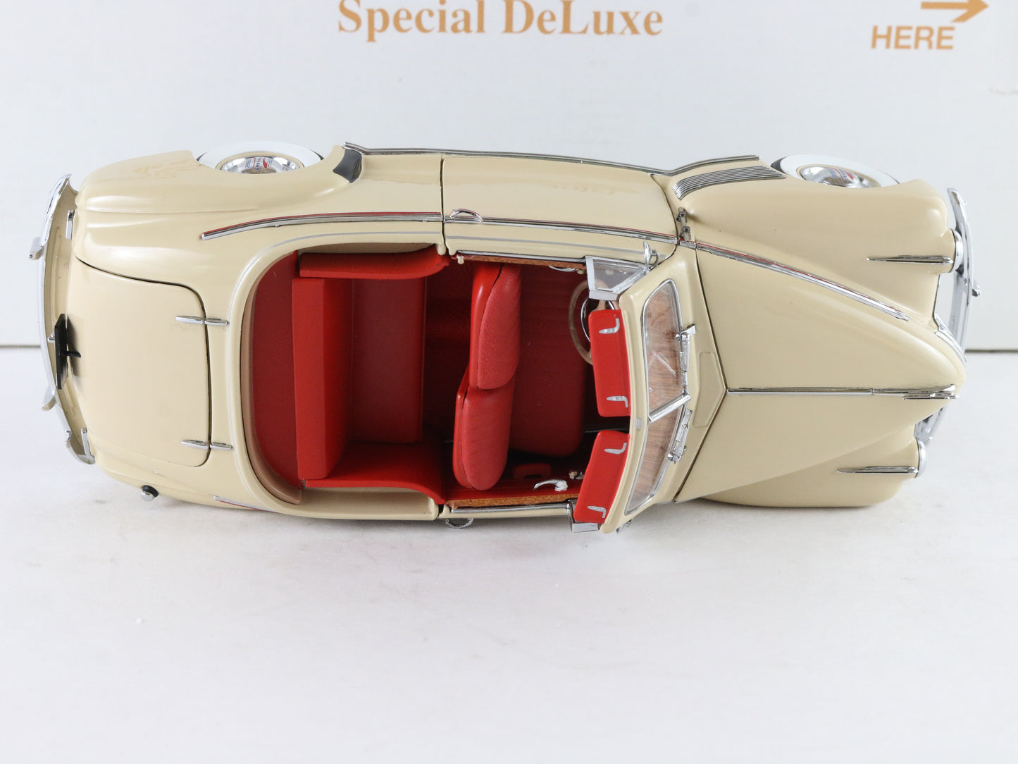 1941 Chevrolet Special Deluxe Convertible Cameo Cream Danbury Mint 1:24 Diecast