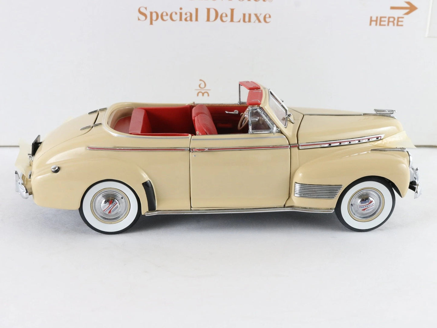 1941 Chevrolet Special Deluxe Convertible Tan Red Danbury Mint 1:24 Diecast