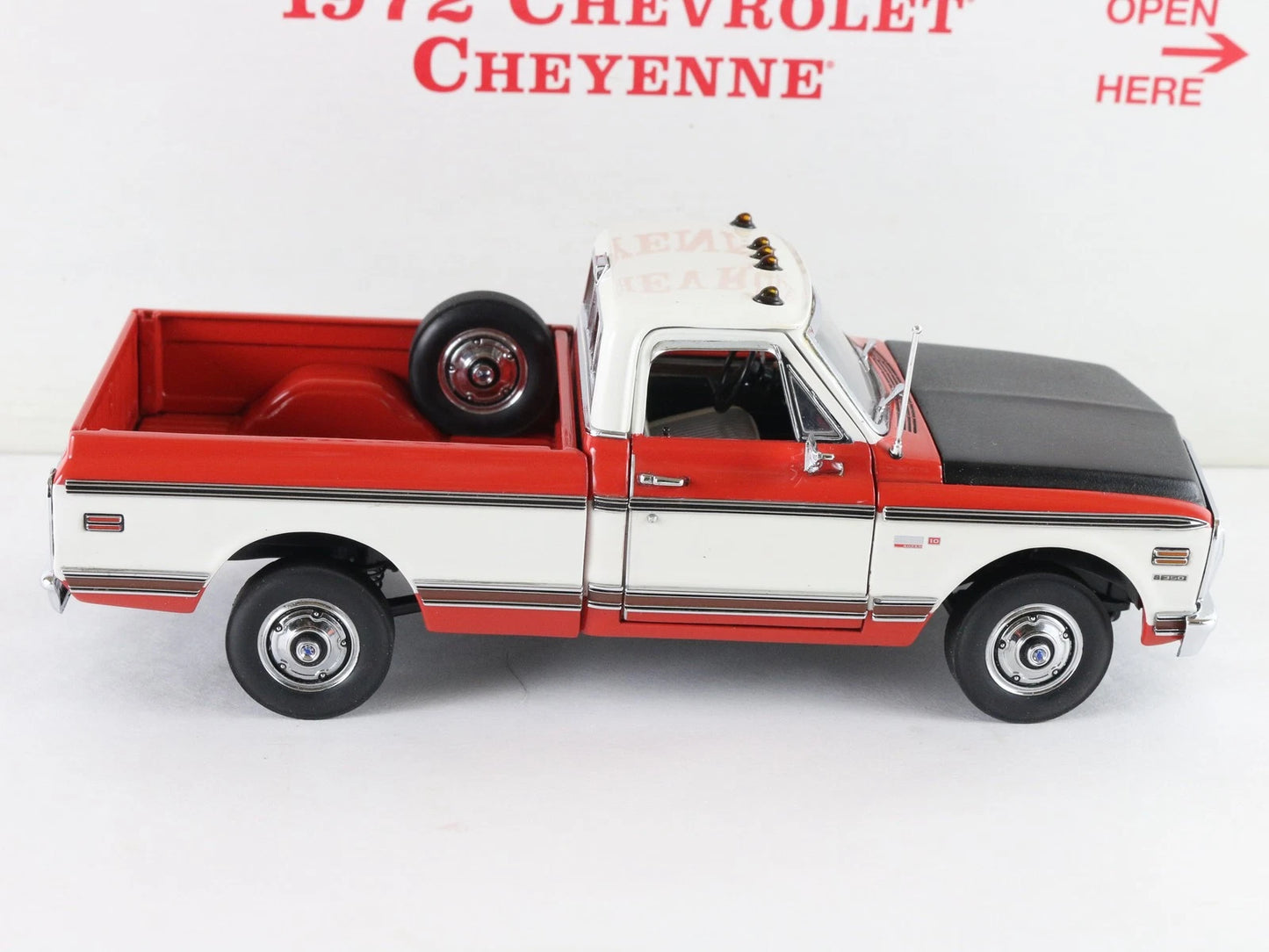 1972 Chevrolet Cheyenne Pickup Truck Red White Custom Painted Danbury Mint 1:24