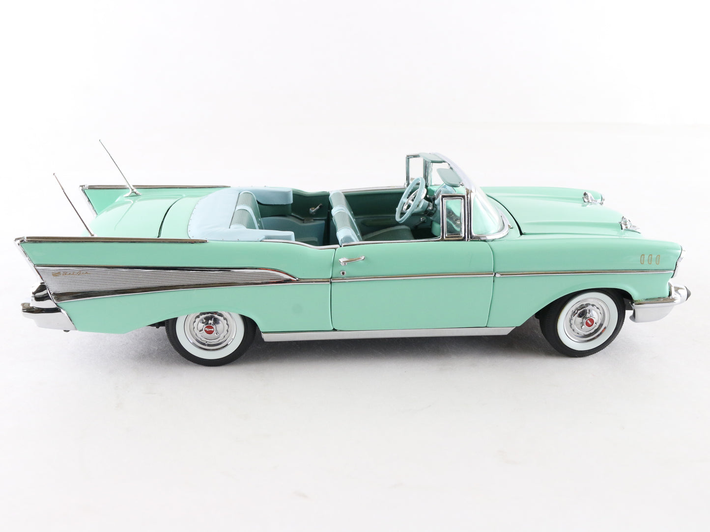 1957 Chevrolet Bel Air Surf Green Convertible Danbury Mint 1:24 Model Car