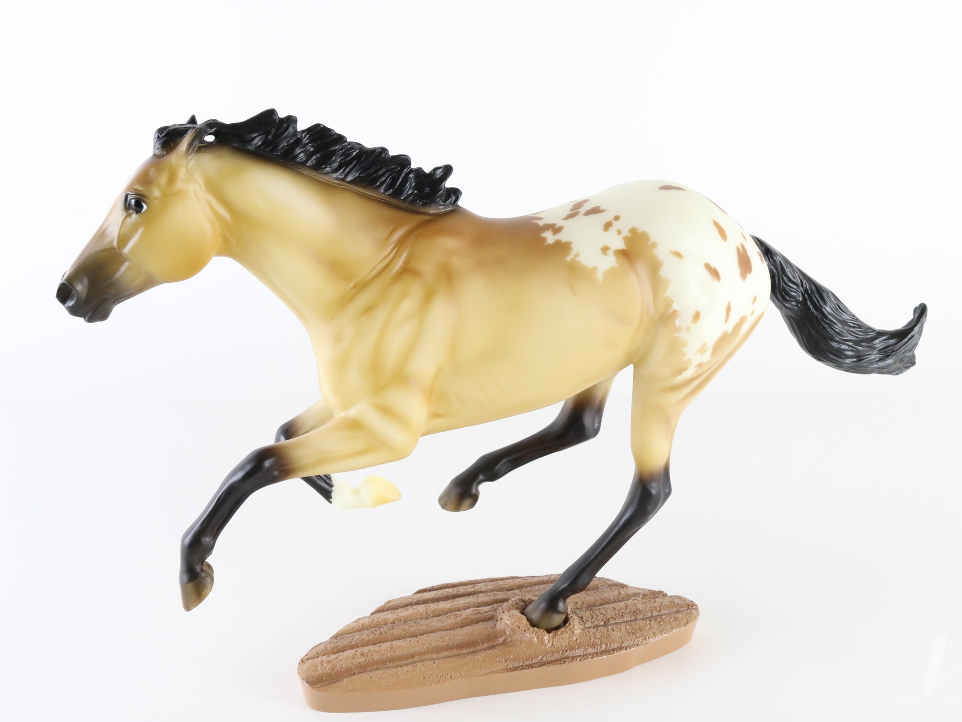 Breyer Hakan Smarty Jones Buckskin 2019 Tractor Supply Horse with Stand