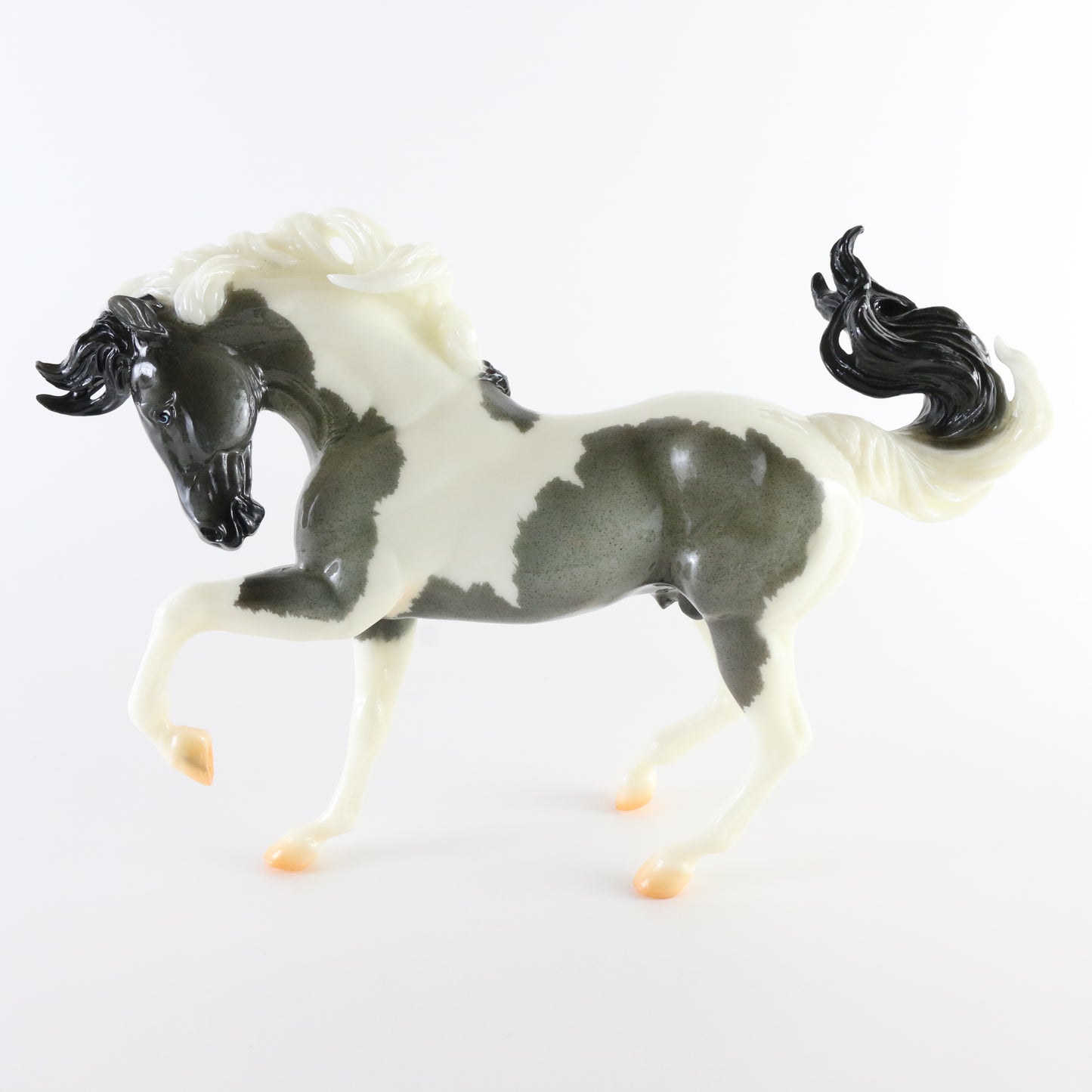 Breyer Kingfisher Laredo Birds Of A Feather Series Pinto Traditional Horse