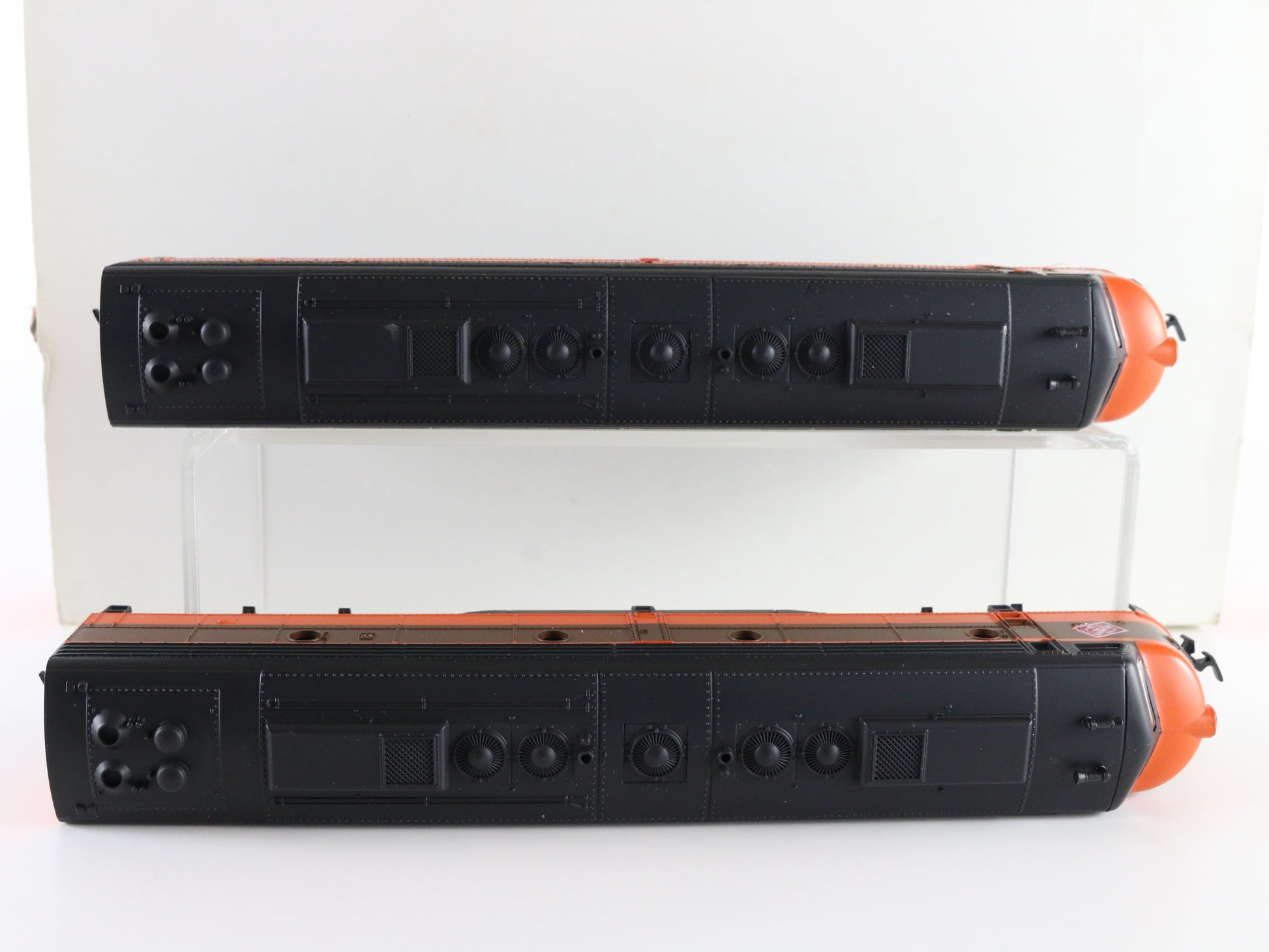 Rivarossi HO Milwaukee Road EMD E8 Diesel Locomotives AA Set
