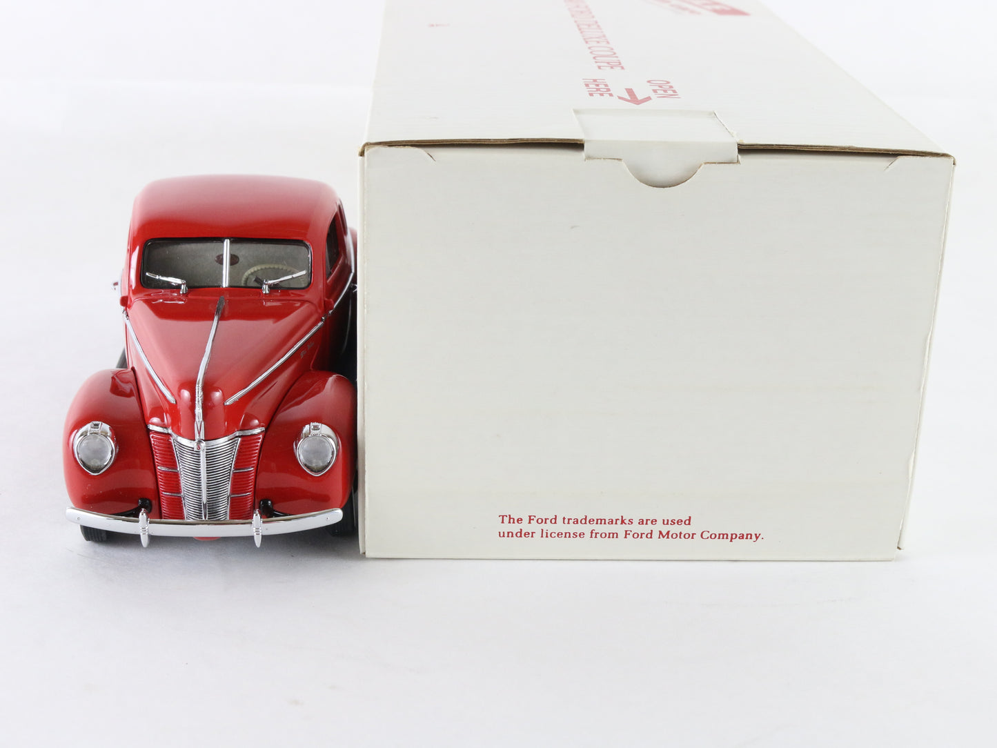 1940 Ford Deluxe Coupe Red Danbury Mint 1:24 Diecast Model Car