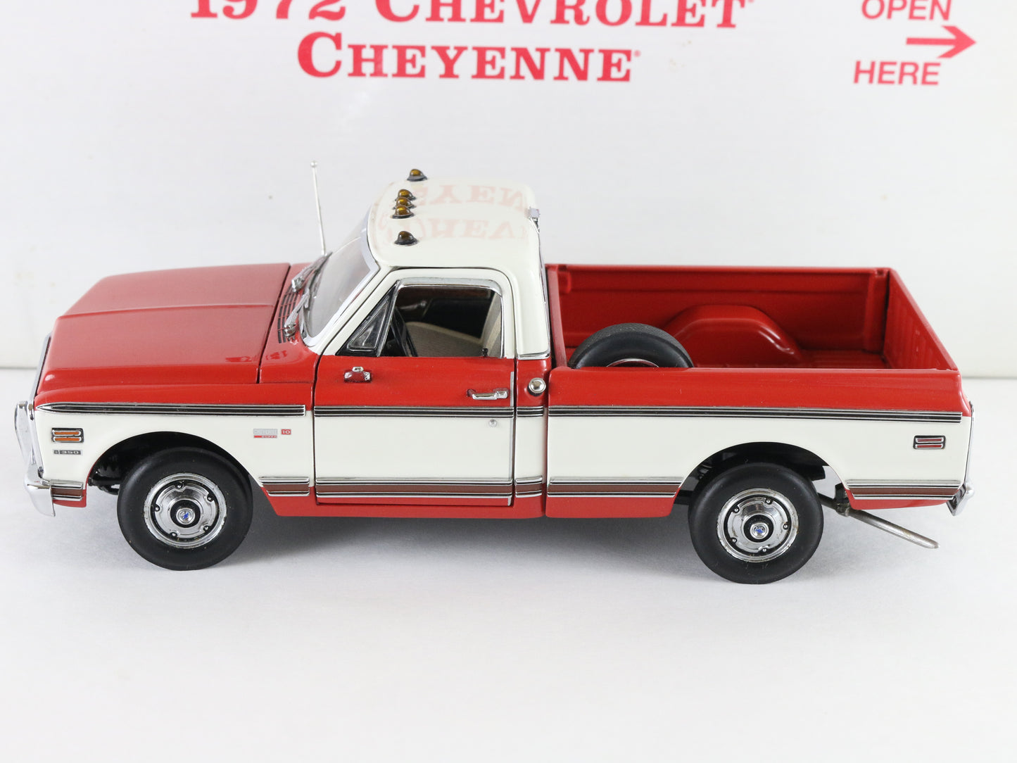 1972 Chevrolet Cheyenne Pickup Truck Danbury Mint 1:24 Diecast Model