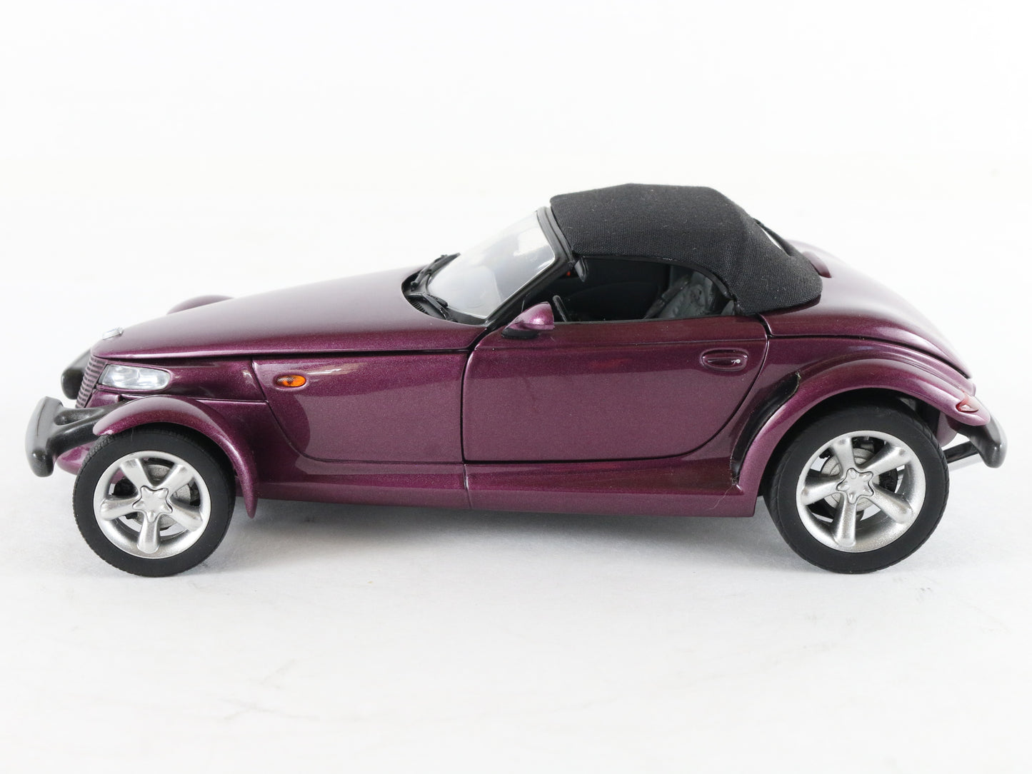 Plymouth Prowler Convertible Purple Danbury Mint 1:24 Diecast Model
