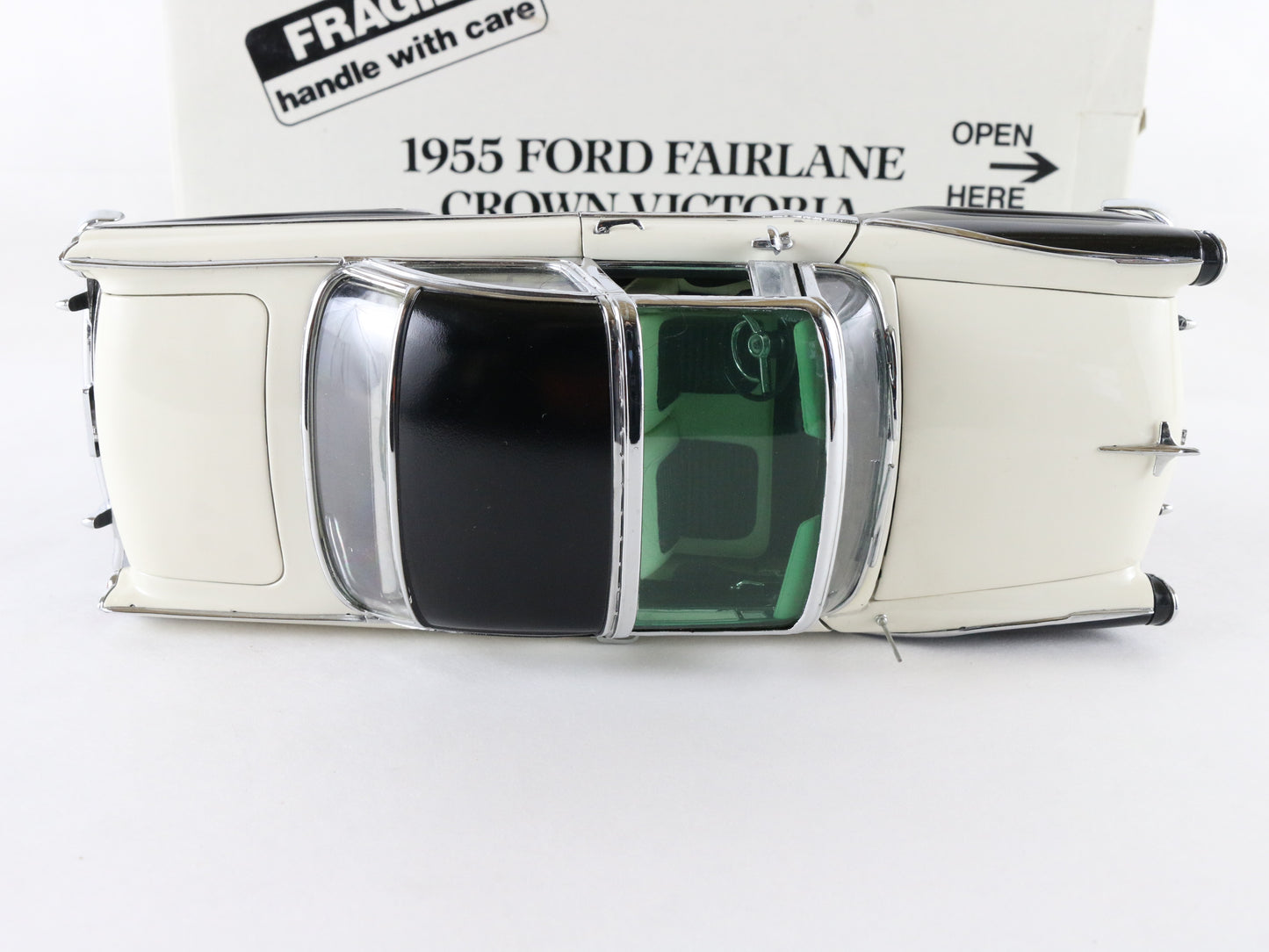 1955 Ford Fairlane Crown Victoria Danbury Mint 1:24 White Black Diecast Model