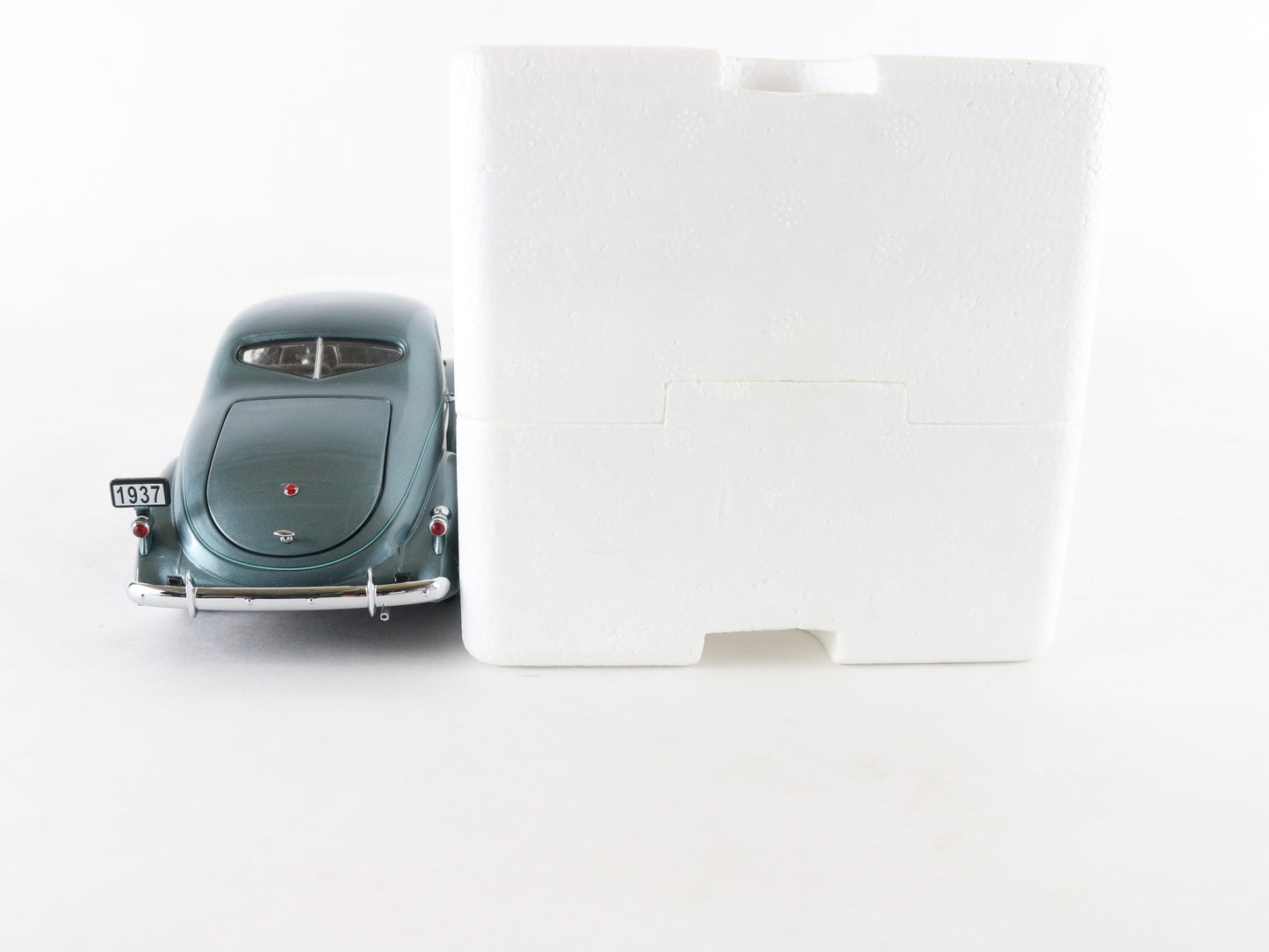 1937 Studebaker Dictator Coupe Blue Danbury Mint 1:24 Diecast Model #239/5000