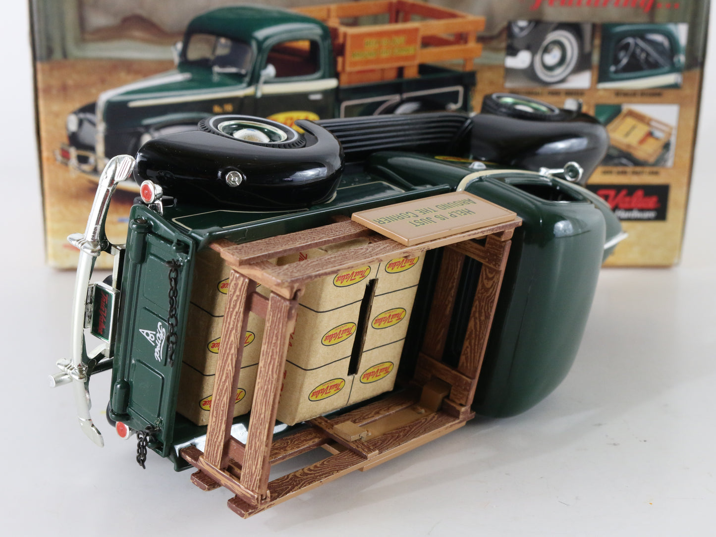 1940 Ford Pickup Truck Green TRUE VALUE Coin Bank Crates Ertl 1:25 F978