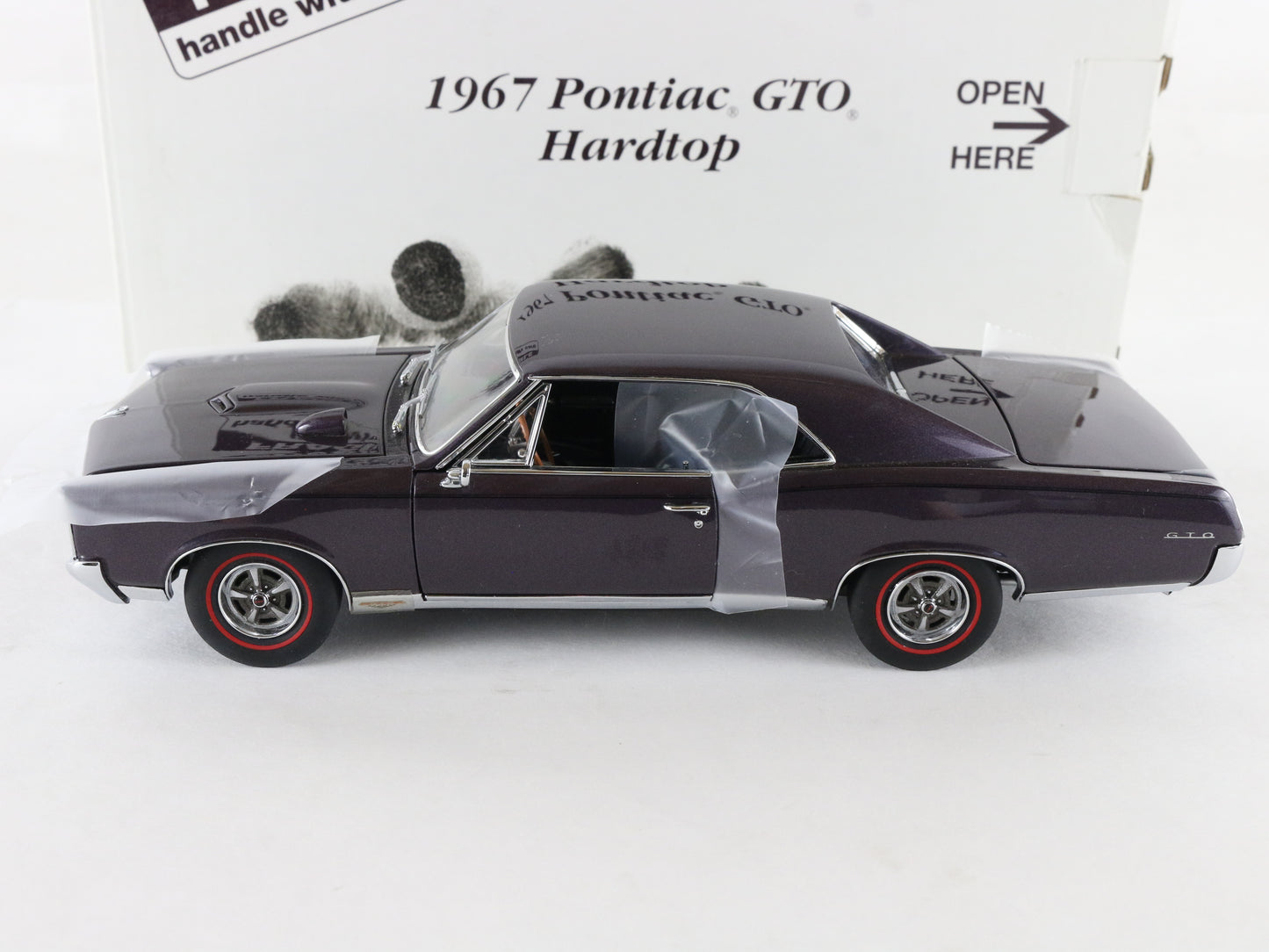 1967 Pontiac GTO Hardtop Plum Mist Purple Danbury Mint 1:24 Diecast Model
