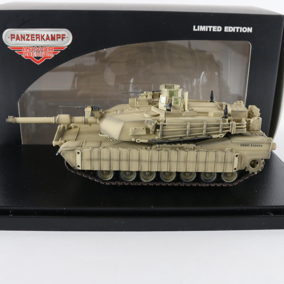 M1A1 Tusk US Tank Armor Premium Panzerkampf 1:72 12208PB0667 Military Vehicle