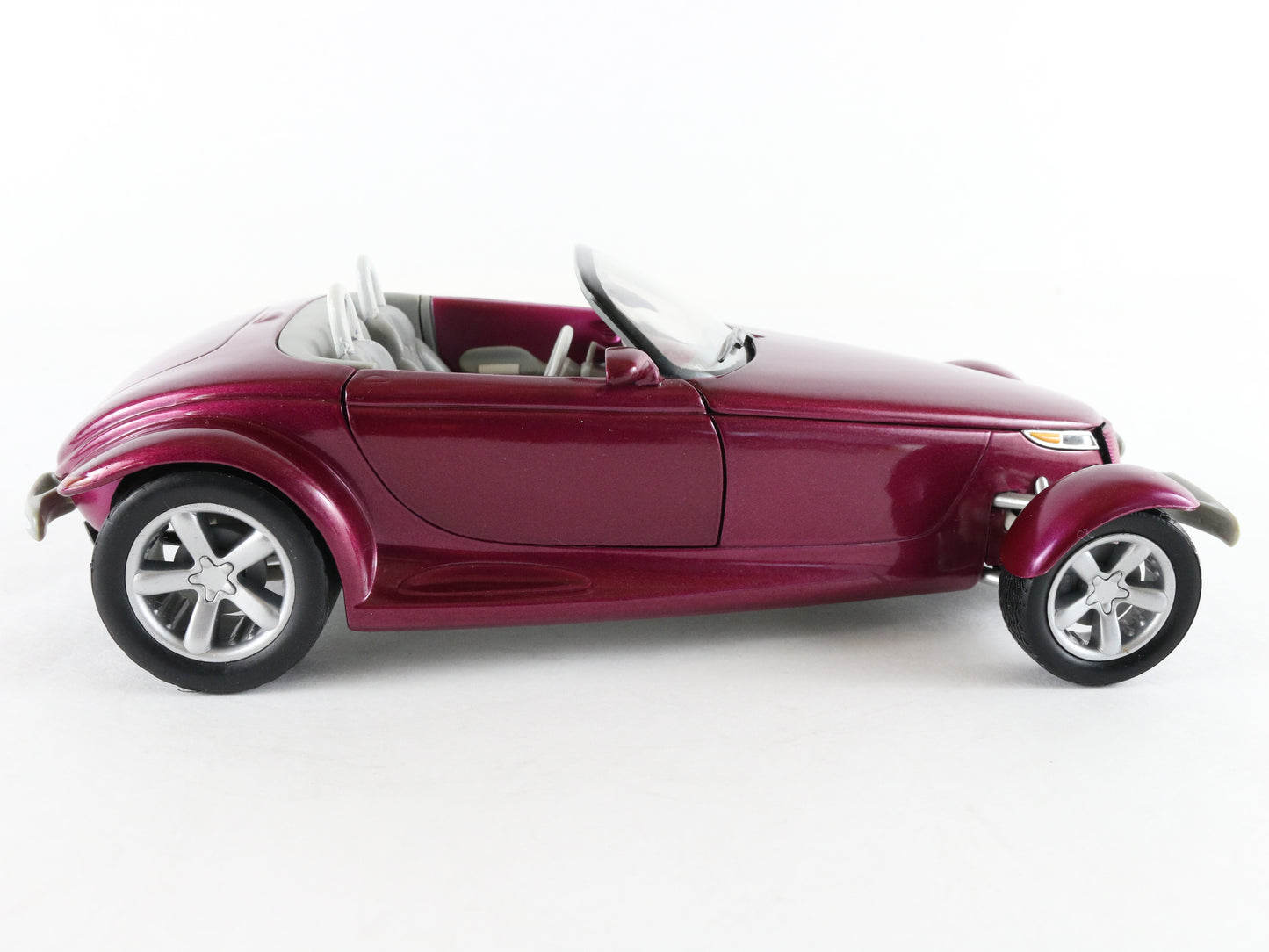 Plymouth Prowler Concept Vehicle Purple Convertible ERTL 1:18 Diecast Model Car