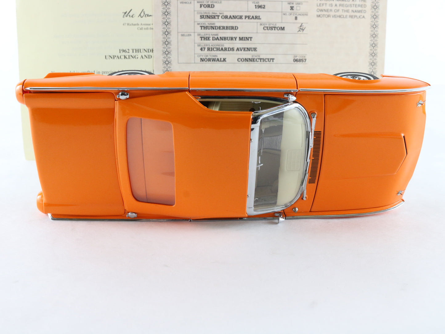1962 Ford Thunderbird Custom Convertible Orange Danbury Mint 1:24 Model Car