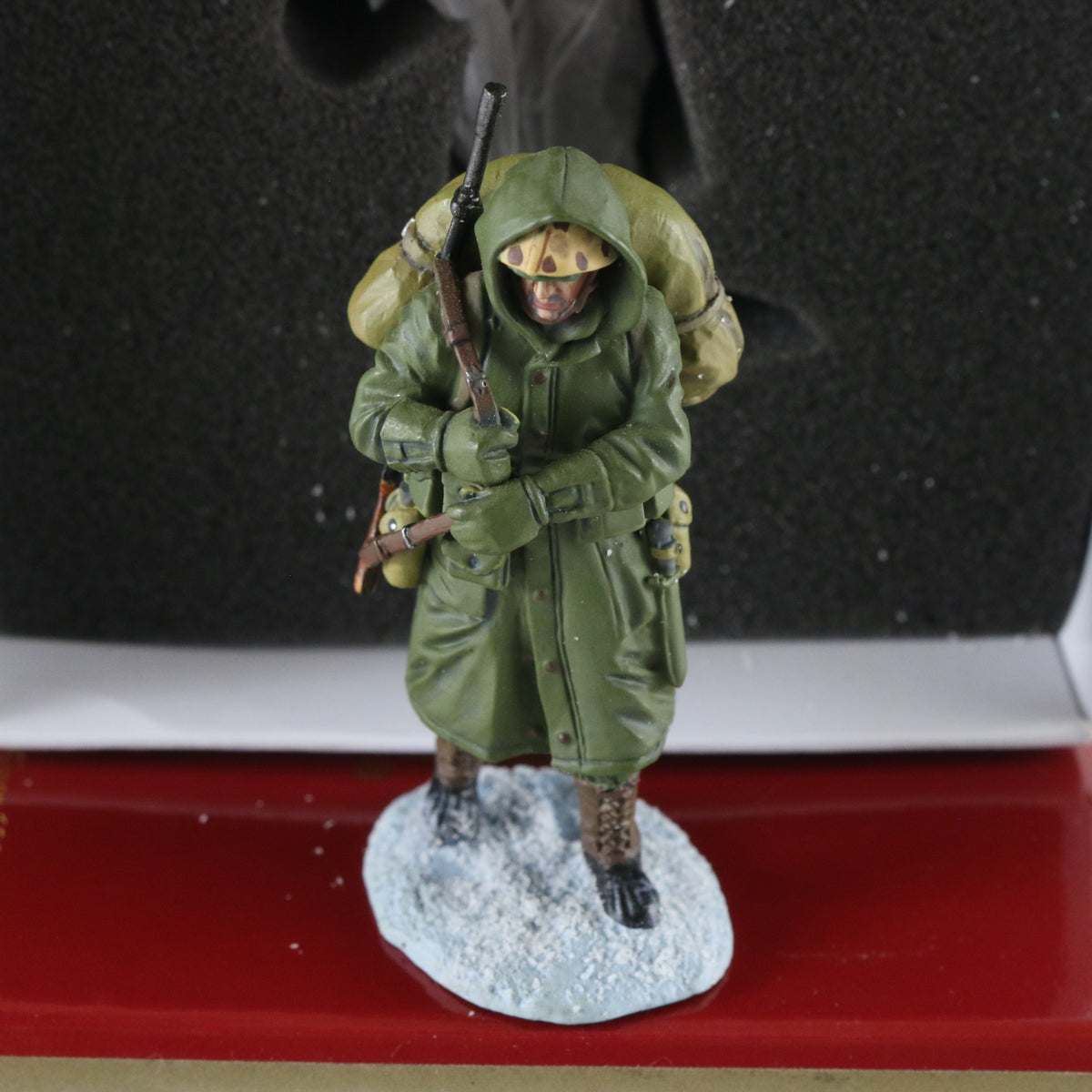 US Marine W/ Bar Korea Winter 1950-51 Soldier Britains 1:30 13034 Metal Figure