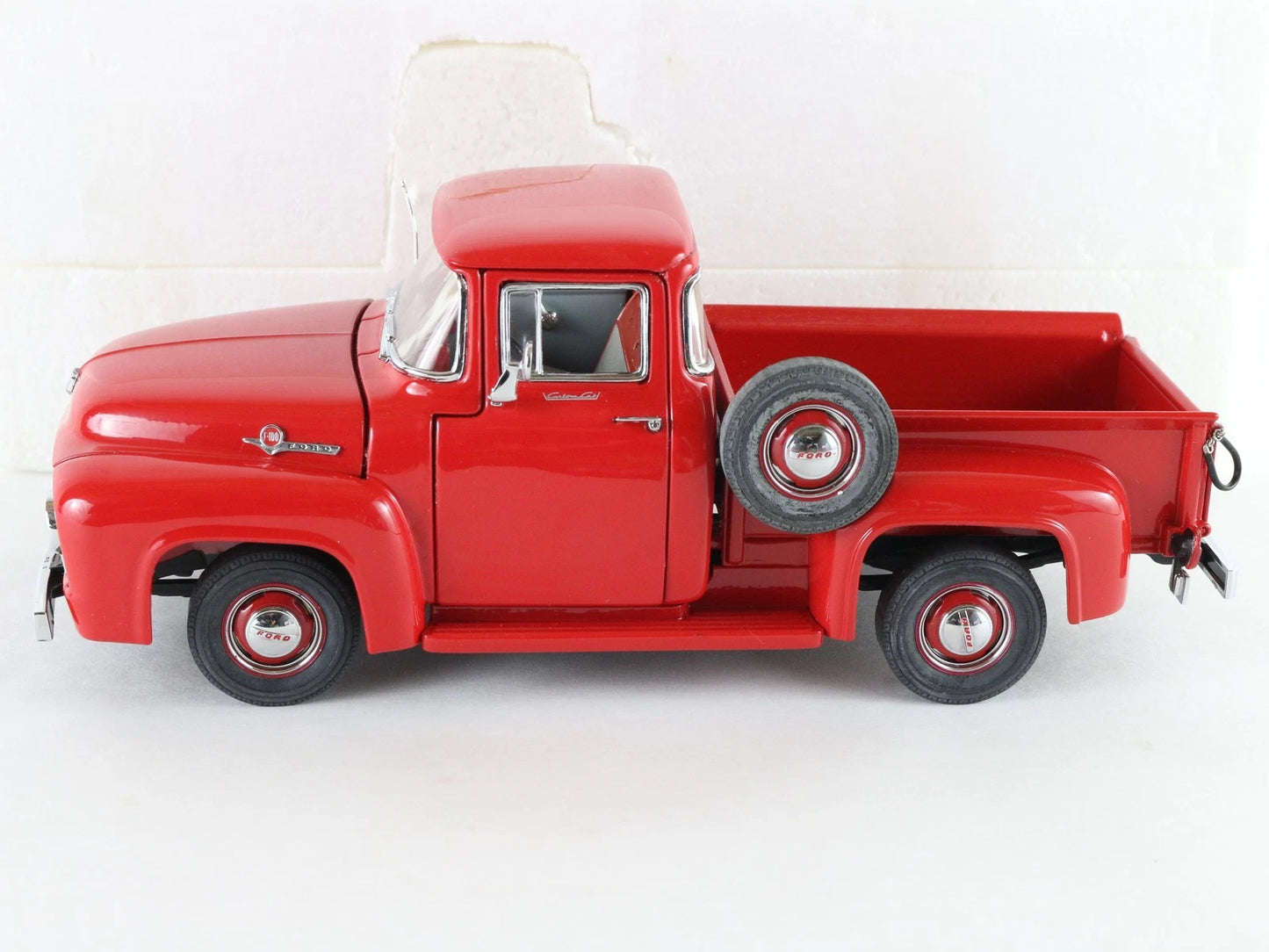1956 Ford F-100 Pickup Truck Red Danbury Mint 1:24 Diecast Model Car