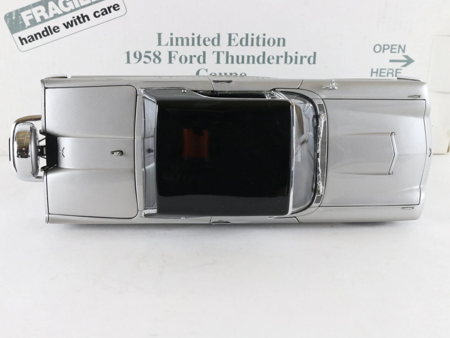 Danbury Mint 1:24 1958 Ford Thunderbird Coupe Platinum Raven Black Diecast 1656