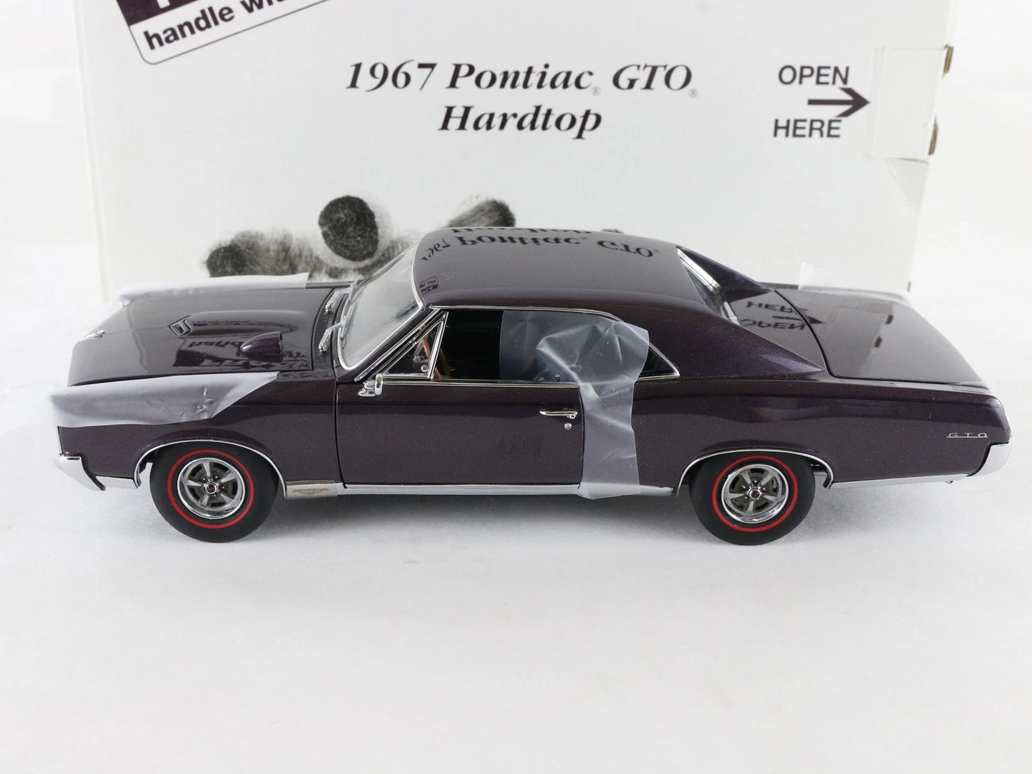1967 Pontiac GTO Hardtop Plum Mist Purple Danbury Mint 1:24 Diecast Model