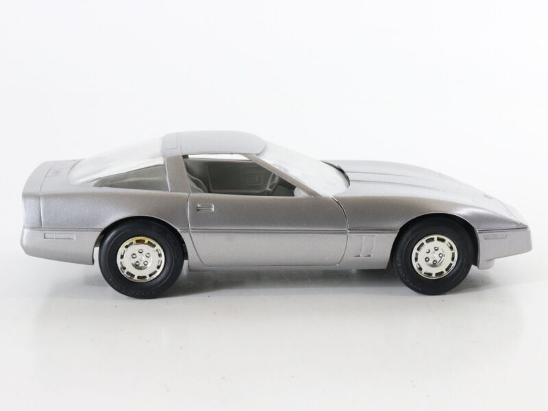 1984 Chevrolet Chevy Corvette Silver AMT ERTL 1:24 Plastic Promo Model Car