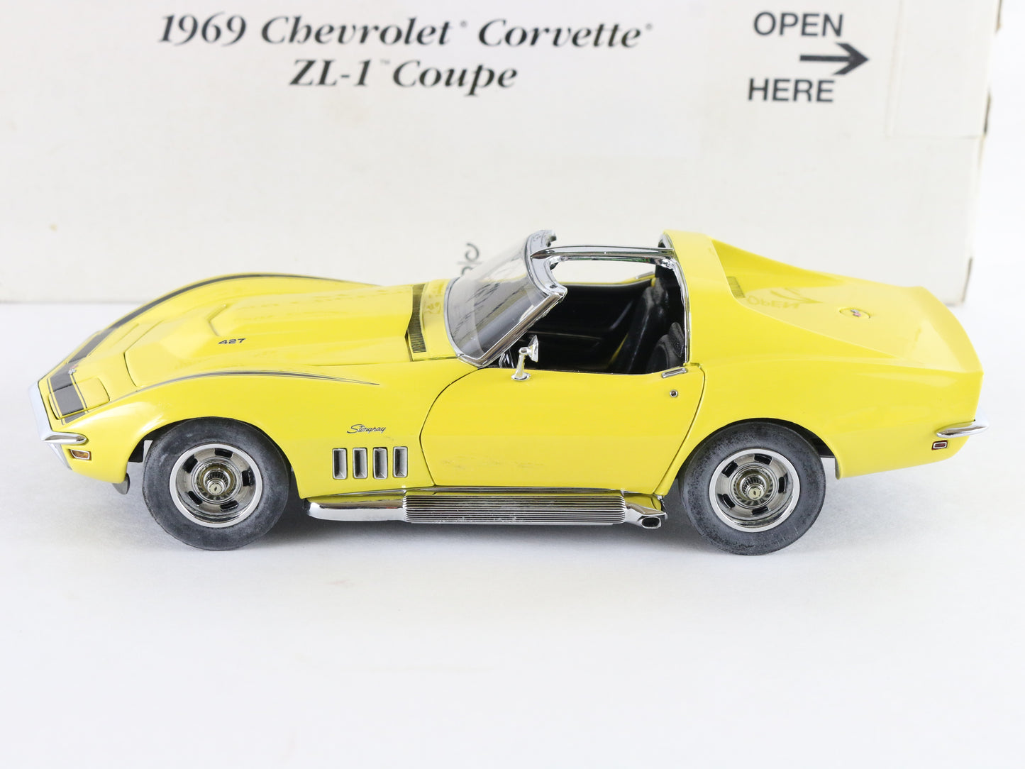 1969 Chevy Corvette ZL-1 Coupe Yellow Danbury Mint 1:24 Diecast Model Car