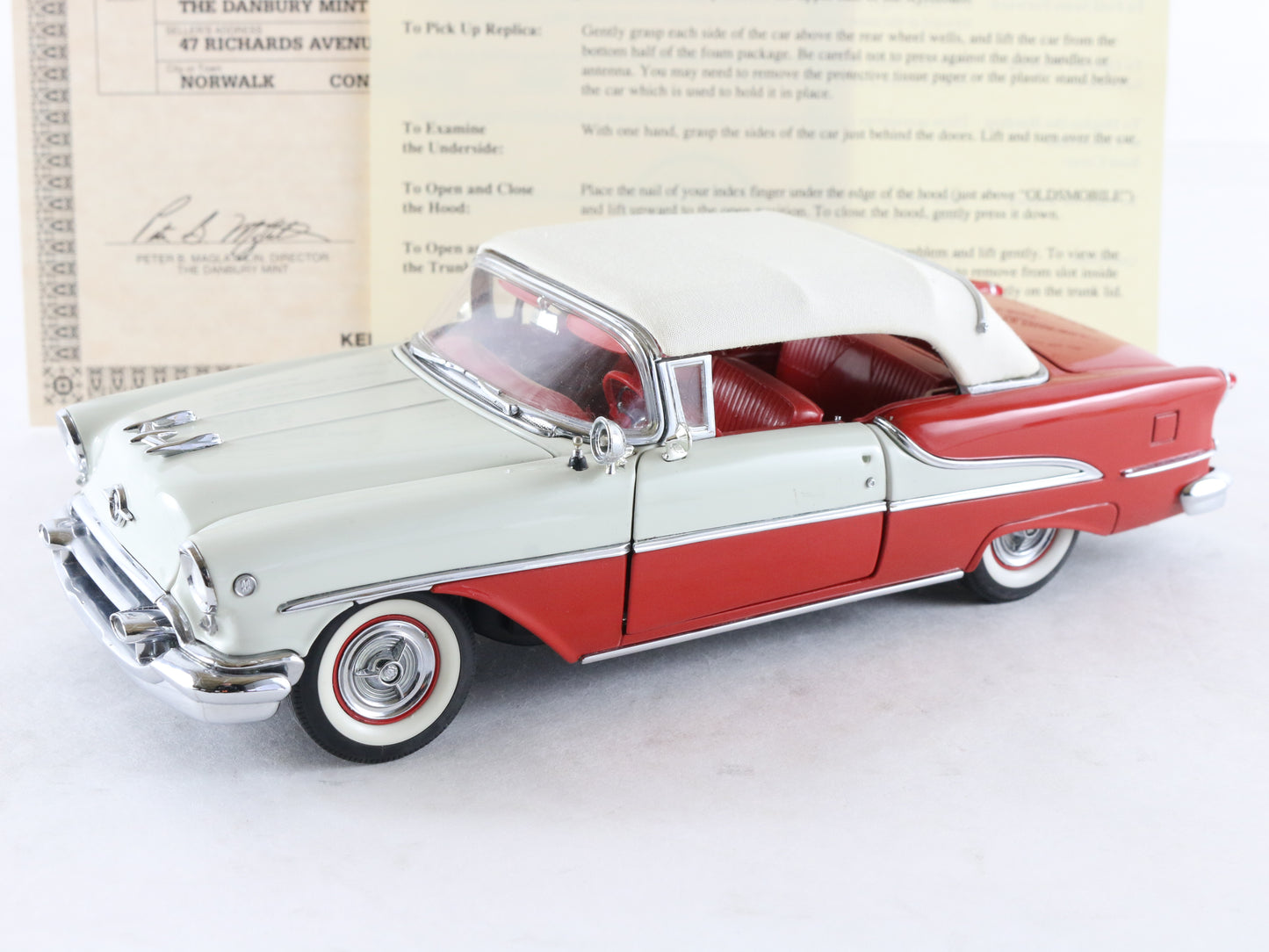 1955 Oldsmobile Super 88 Convertible Red White Danbury Mint 1:24 Model 