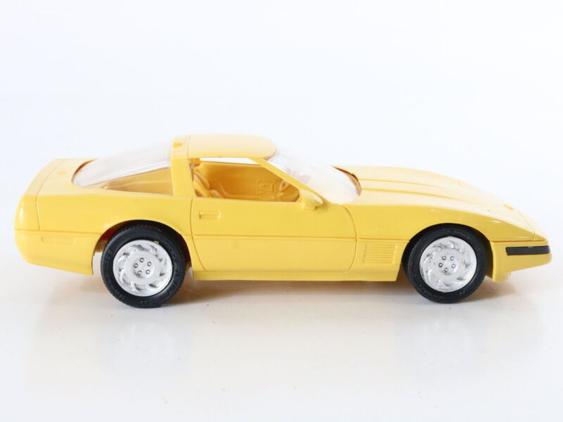 1992 Chevy Corvette Bright Yellow AMT ERTL 1:24 Plastic Promo Model Car