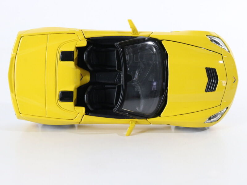 2014 Chevy Corvette Stingray Yellow Maisto 1:24 Model Car