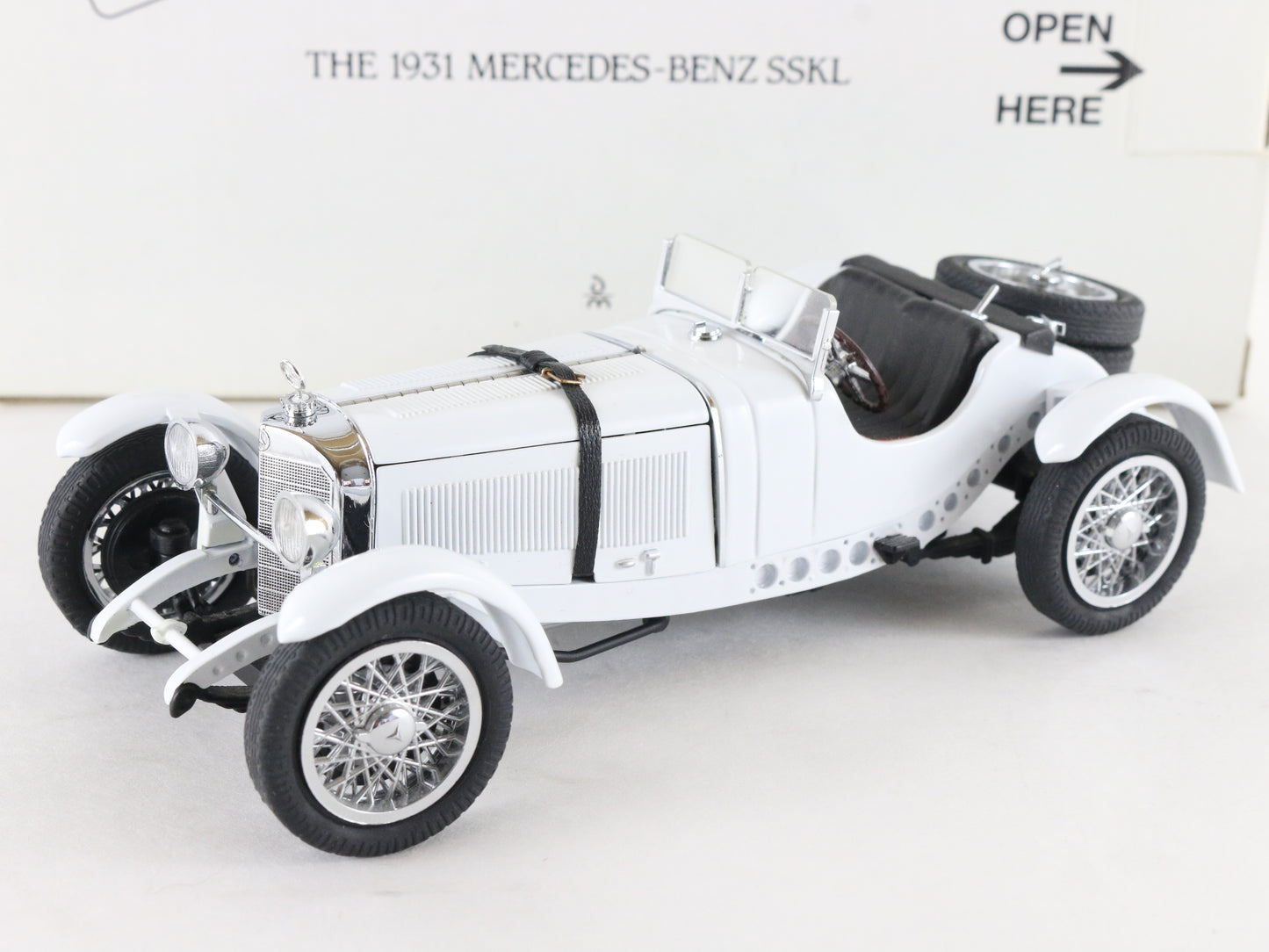 1931 Mercedes Benz SSKL White Black Danbury Mint 1:24 Car w/ Box