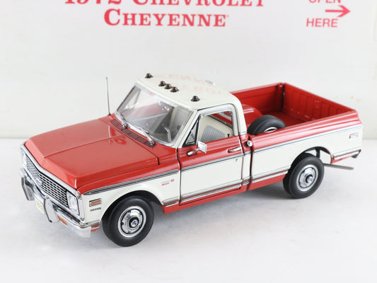 1972 Chevrolet Cheyenne Pickup Truck Red White Danbury Mint 1:24 Diecast